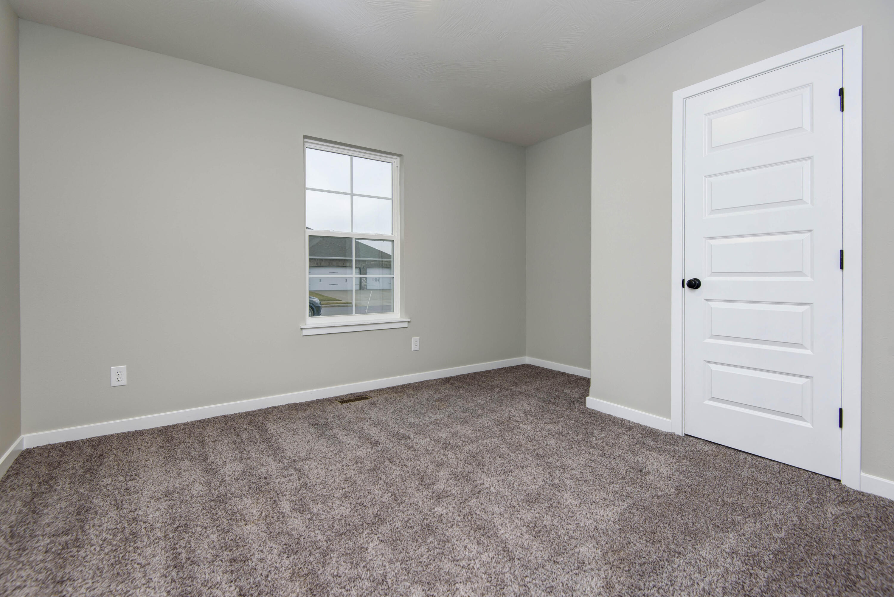 551 Spring Meadow Drive Property Photo 16