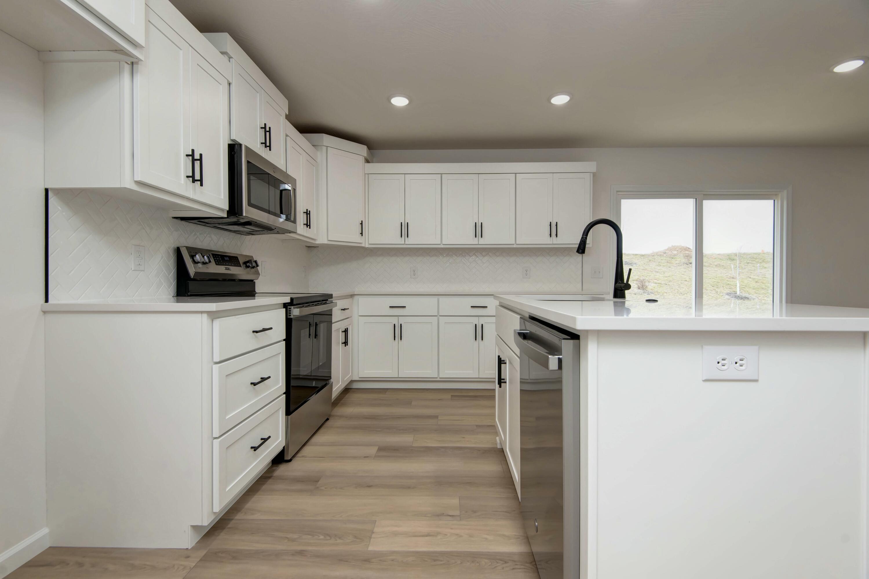 553 Spring Meadow Drive Property Photo 14