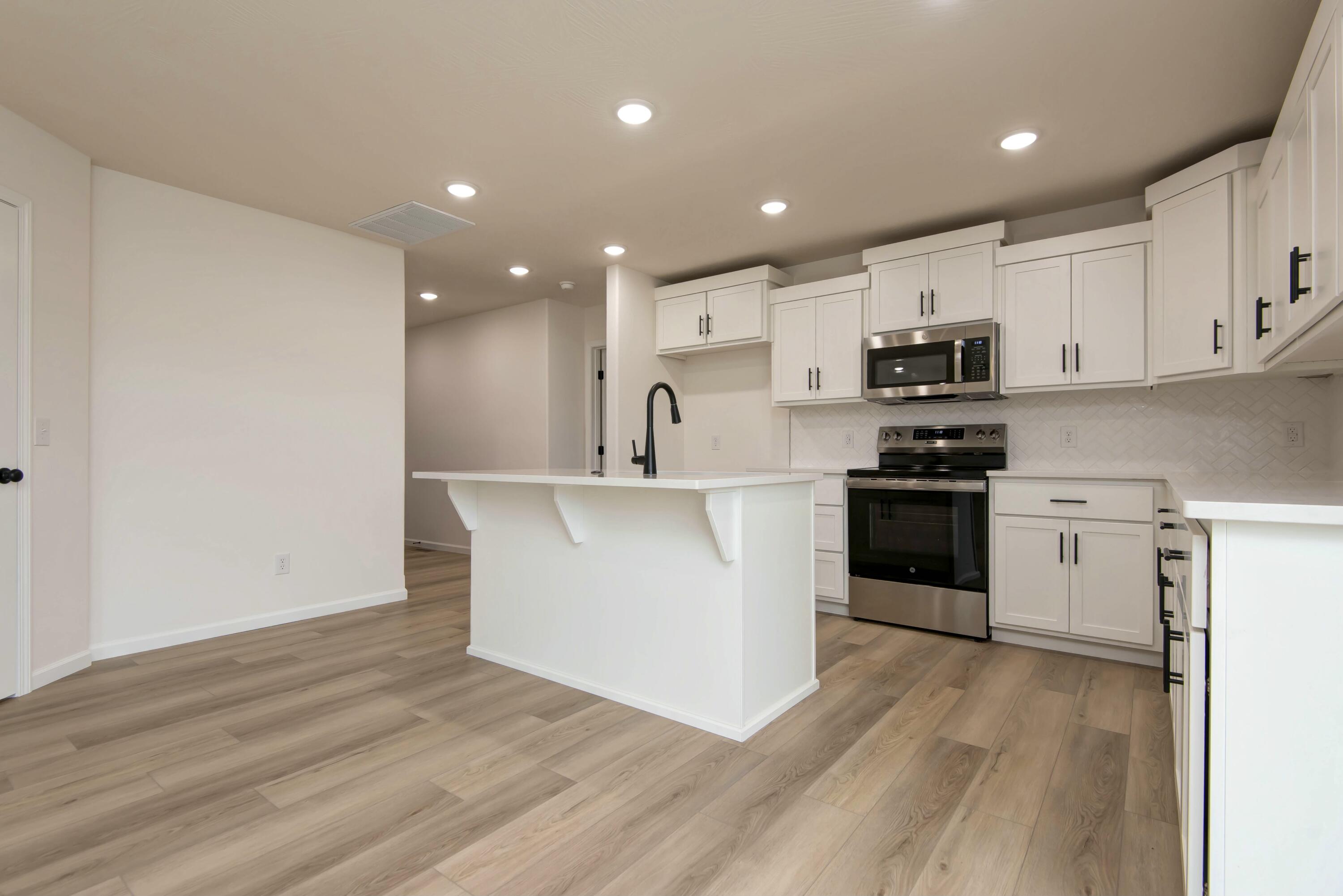 553 Spring Meadow Drive Property Photo 16