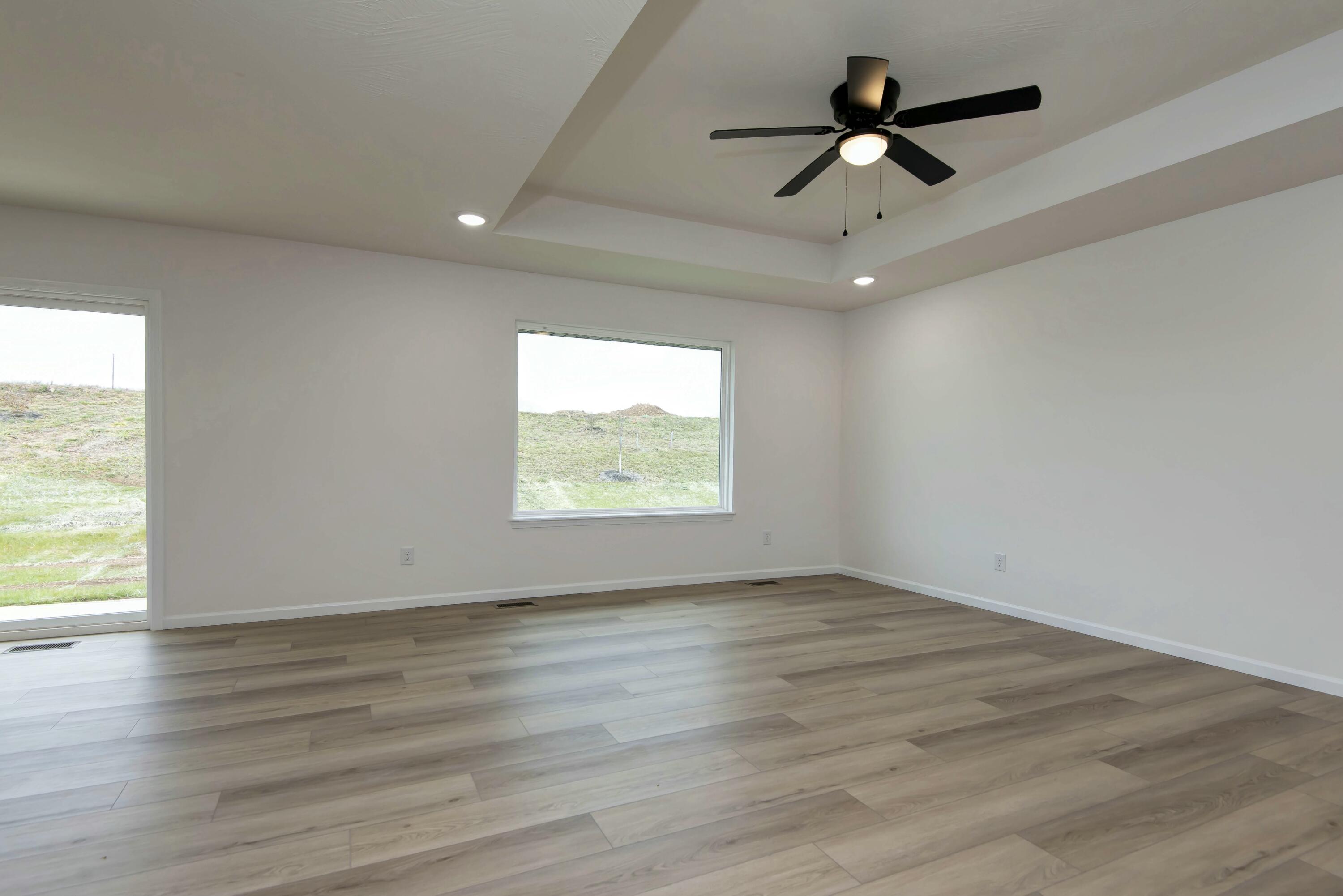 553 Spring Meadow Drive Property Photo 18