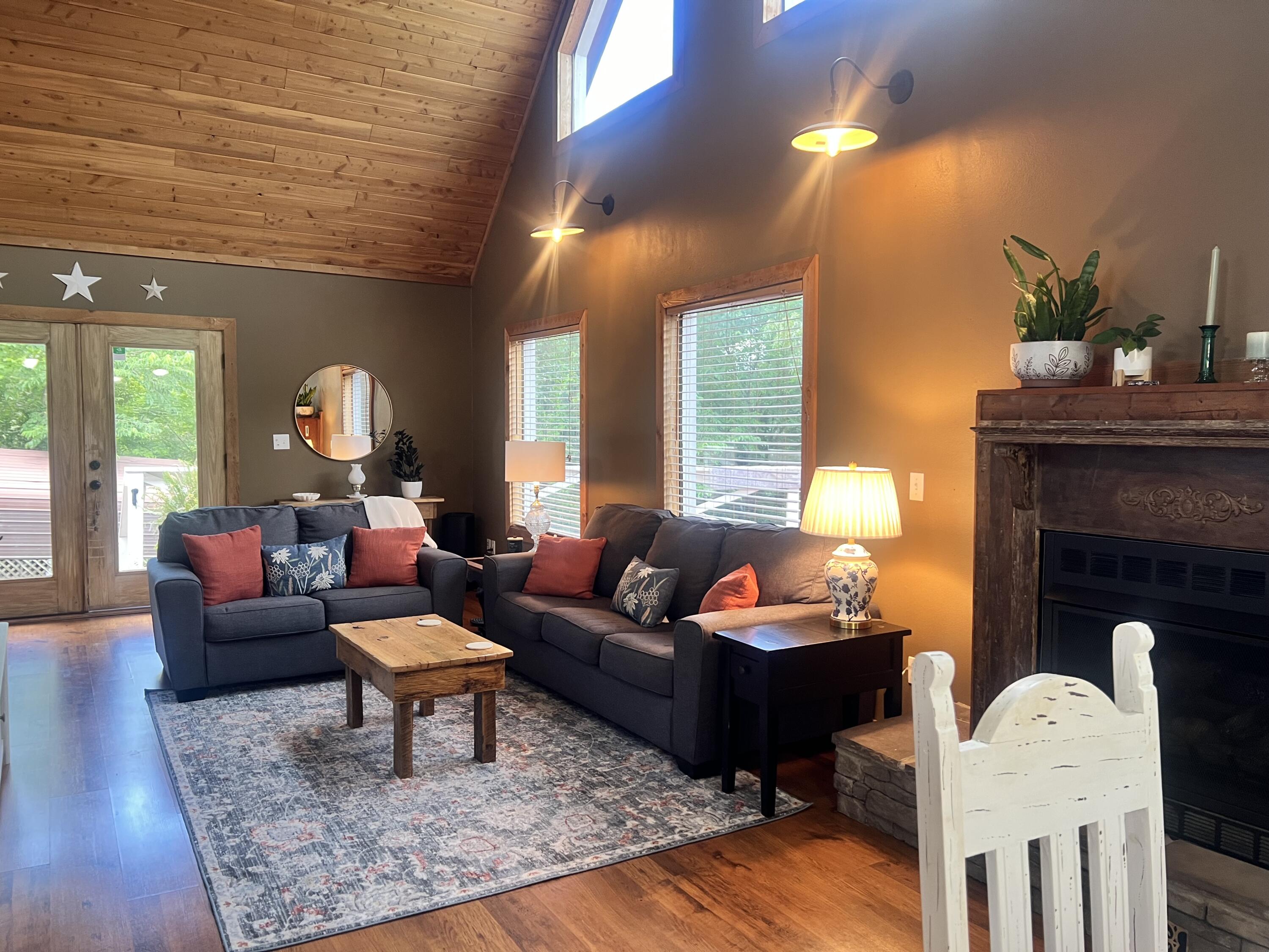 405 Private Road 63-106 Property Photo 5