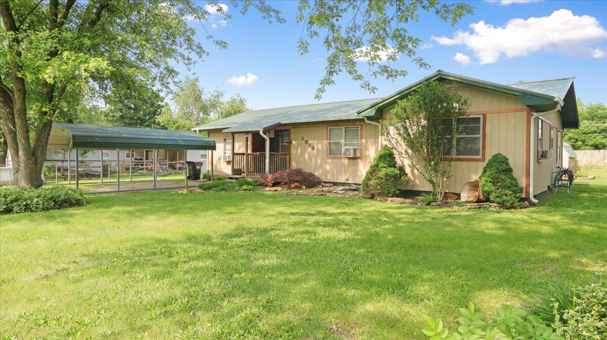 1933 Lynn Drive Property Photo 2