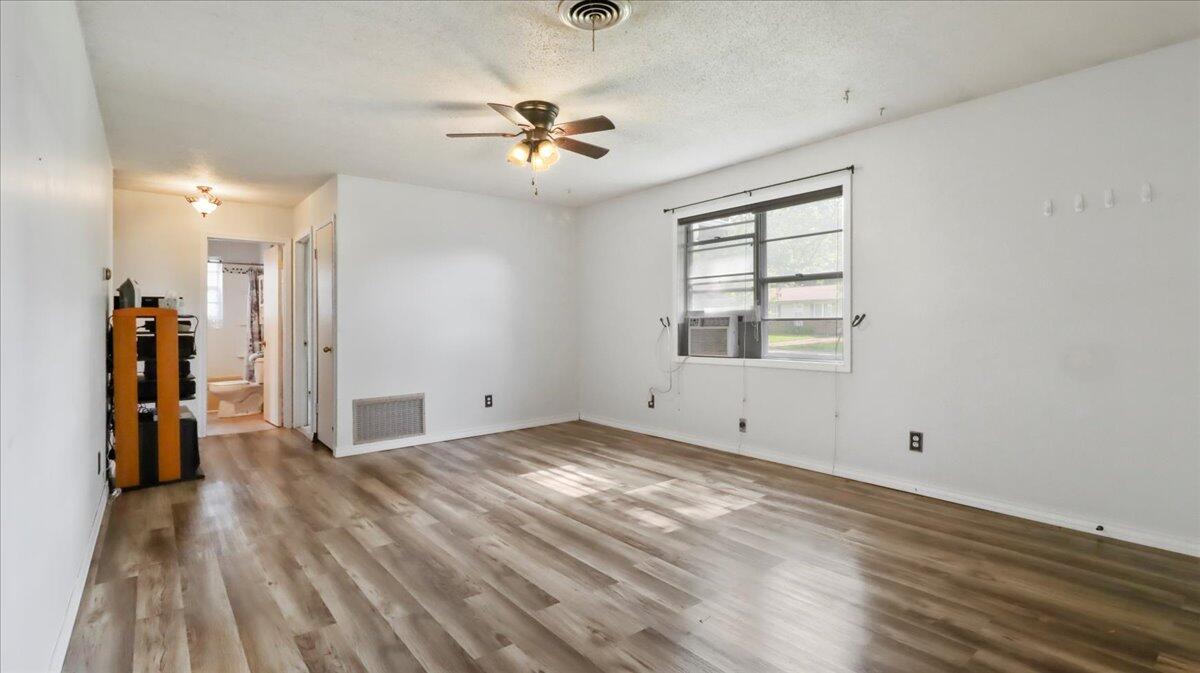 1933 Lynn Drive Property Photo 4