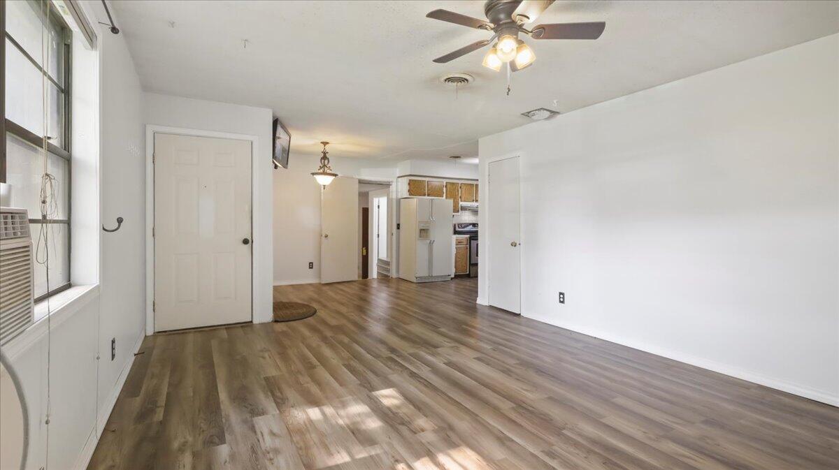 1933 Lynn Drive Property Photo 5