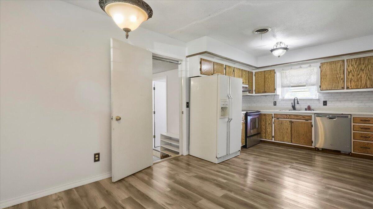 1933 Lynn Drive Property Photo 7