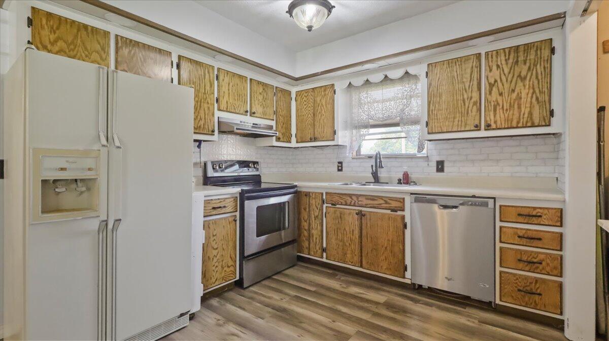 1933 Lynn Drive Property Photo 8