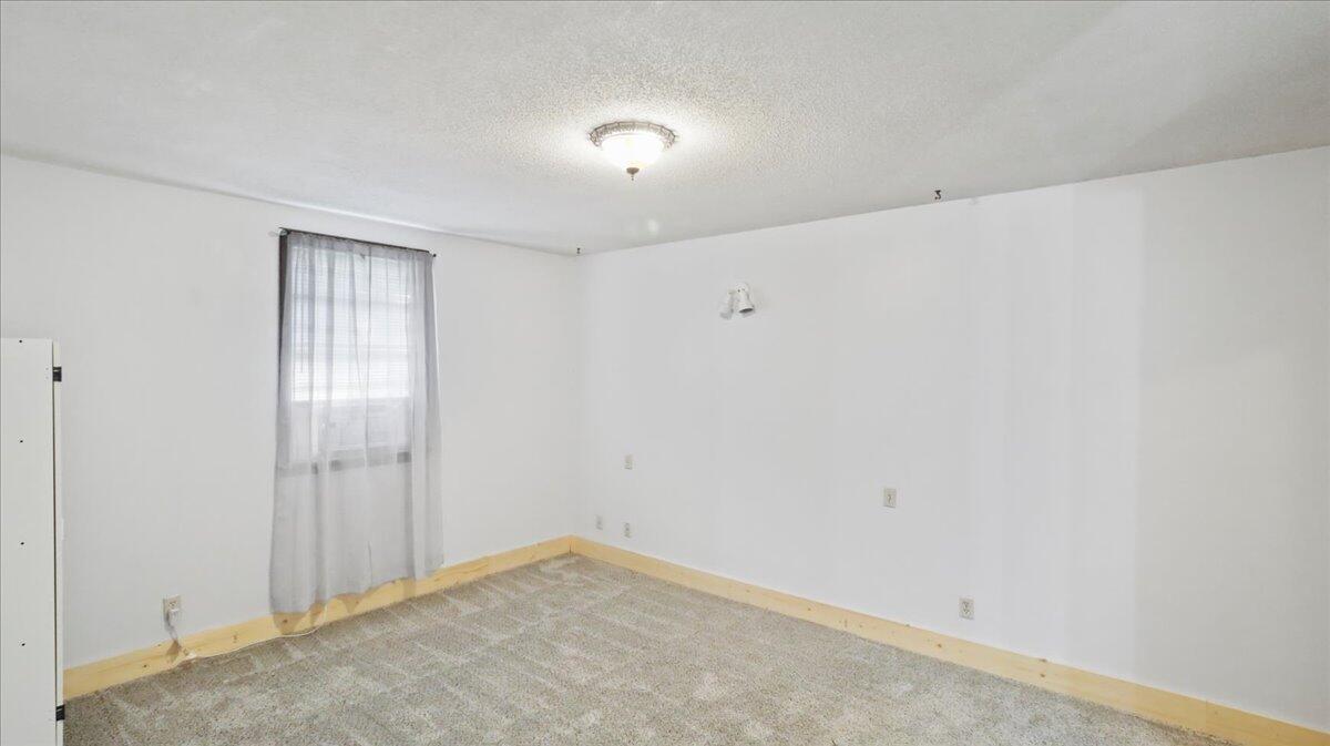 1933 Lynn Drive Property Photo 10