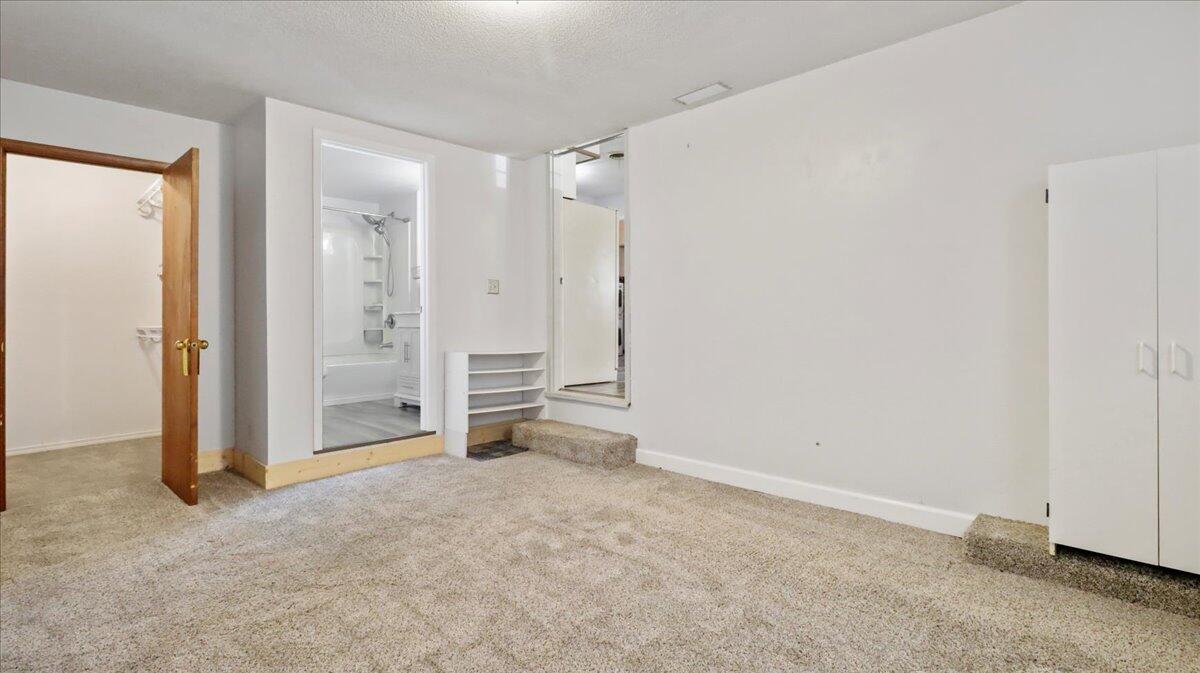 1933 Lynn Drive Property Photo 11