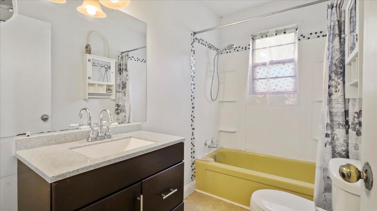 1933 Lynn Drive Property Photo 18