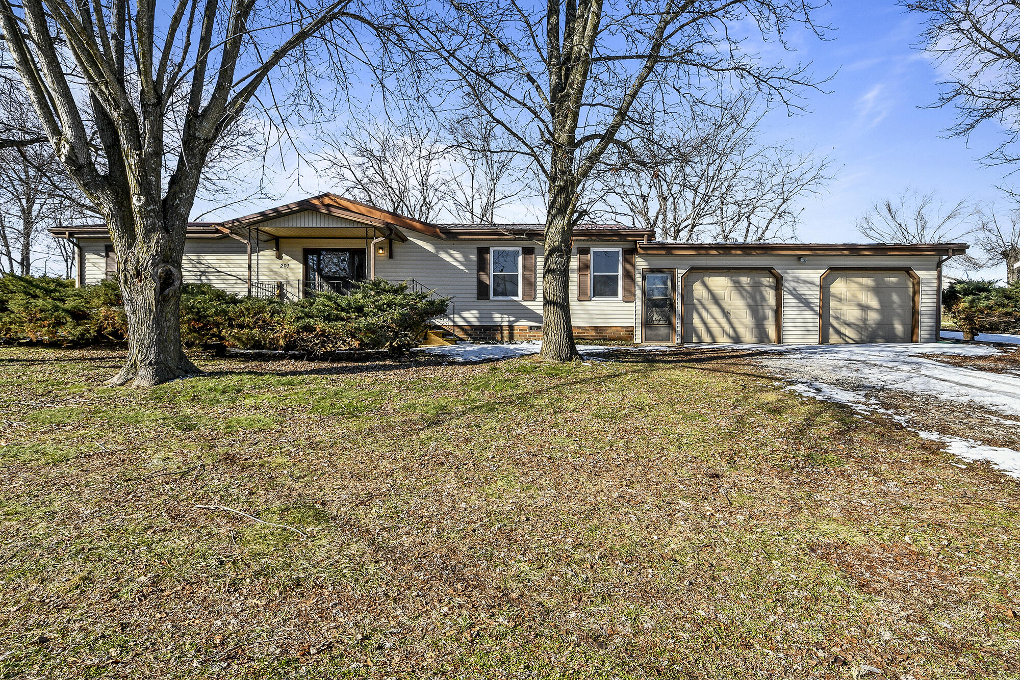 201 South Ash Street Property Photo