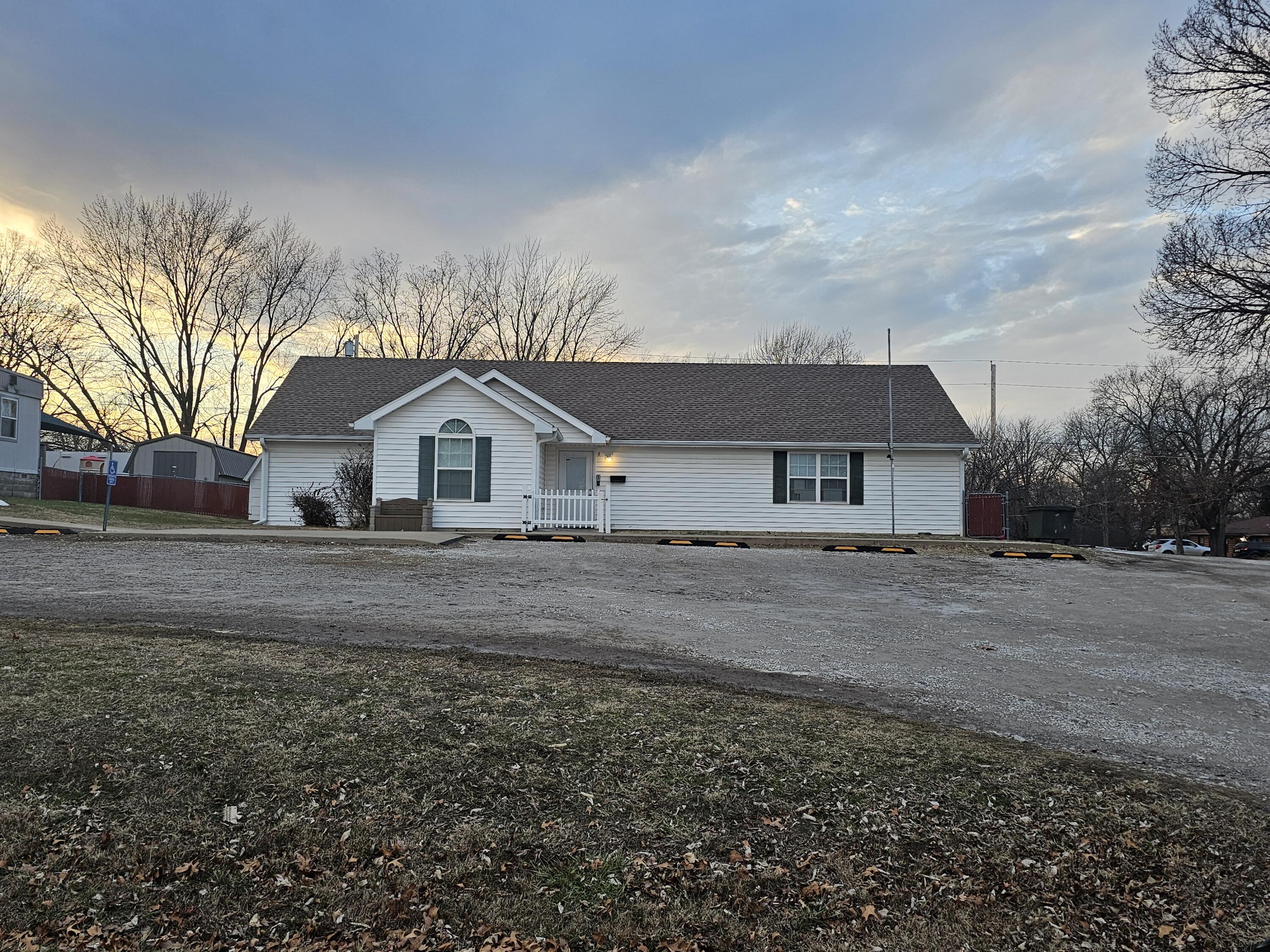 210 East Fields Boulevard Property Photo 2