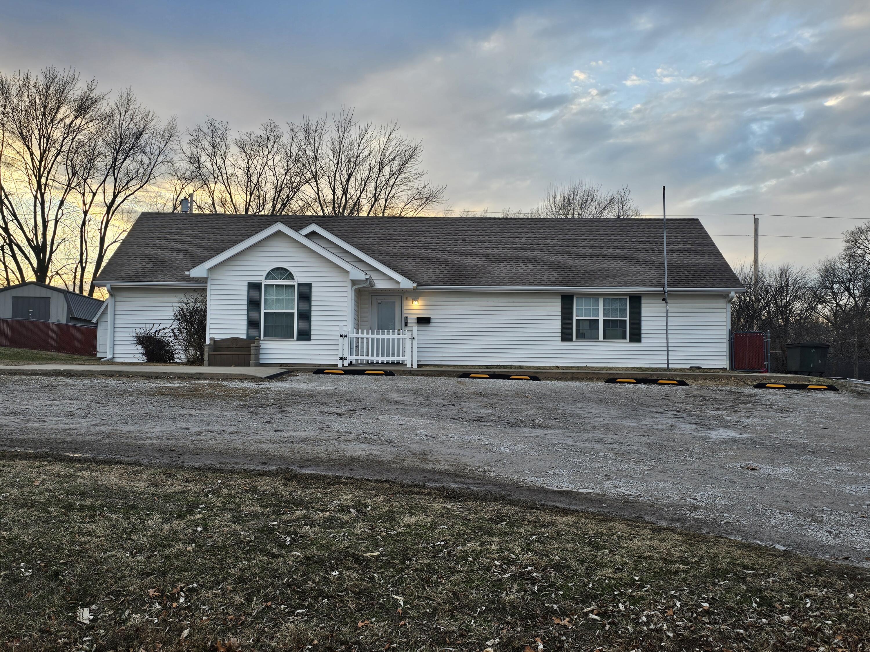 210 East Fields Boulevard Property Photo 3