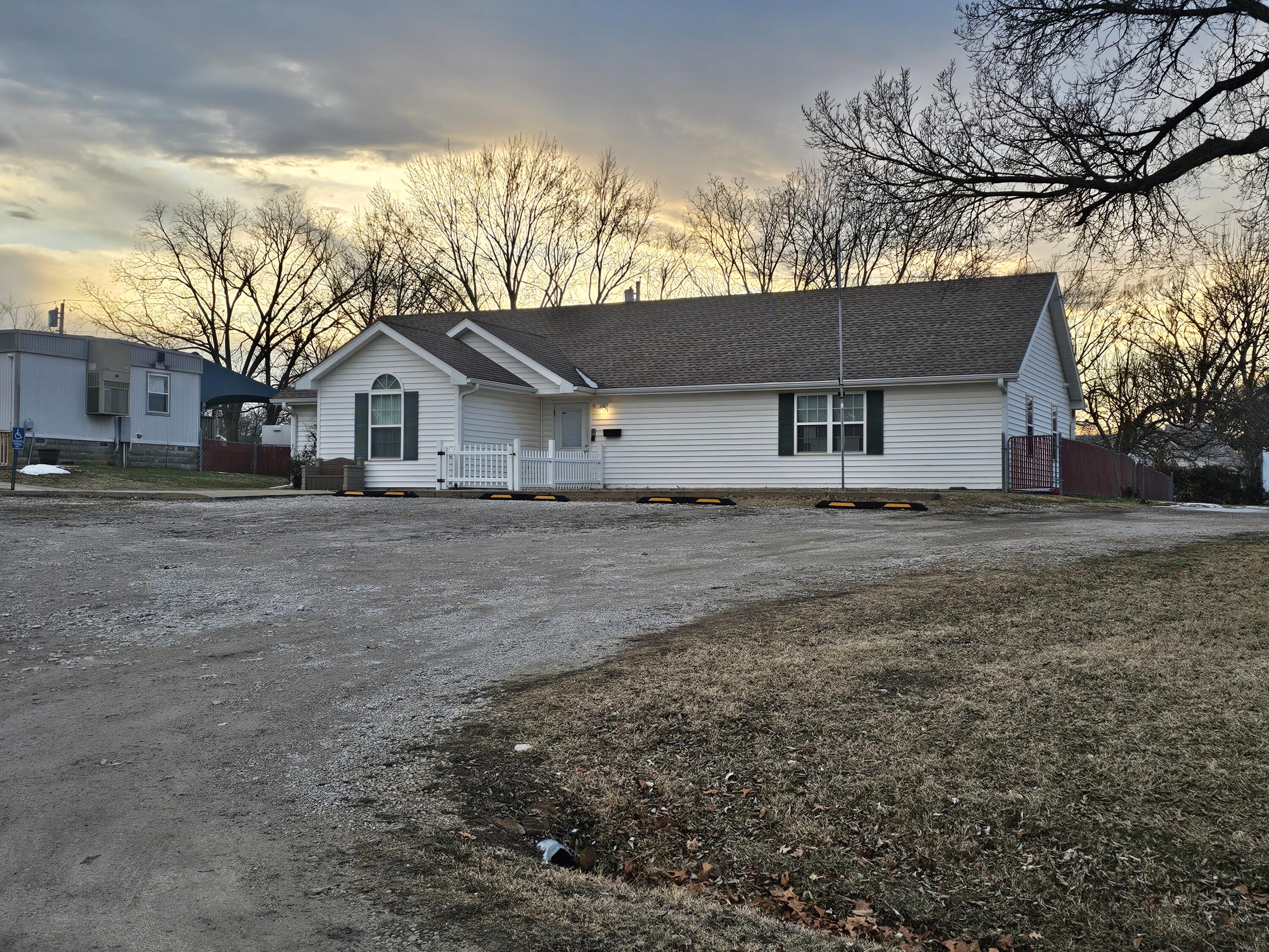 210 East Fields Boulevard Property Photo 4