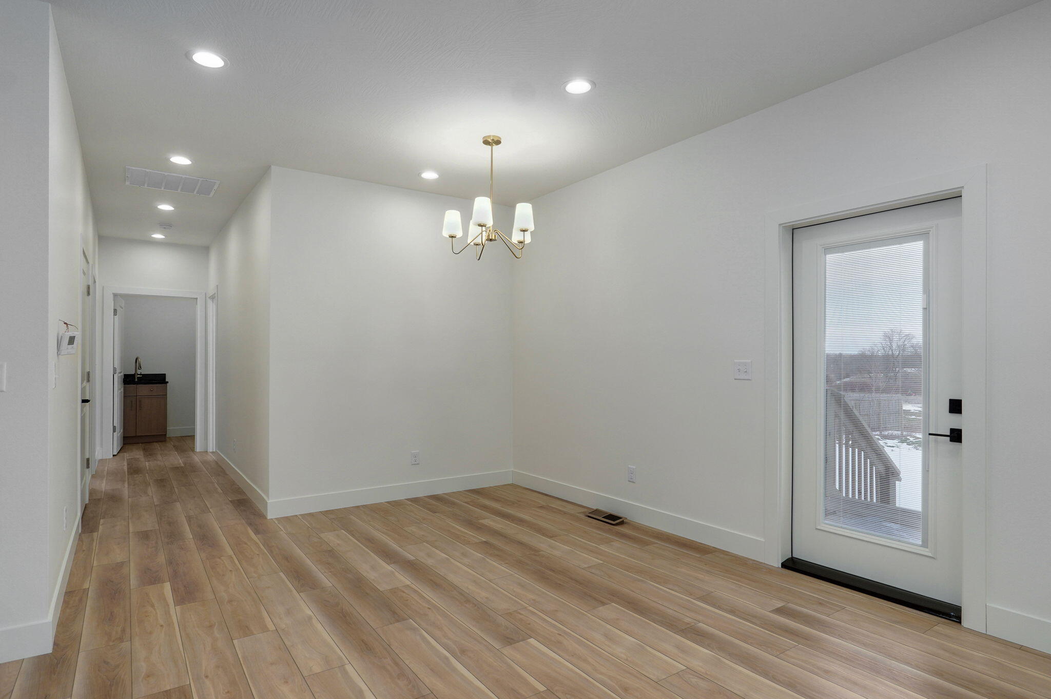 210 A W Clinton St Property Photo 9