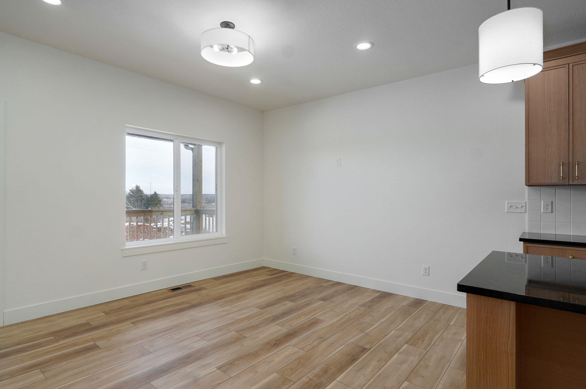 210 A W Clinton St Property Photo 10