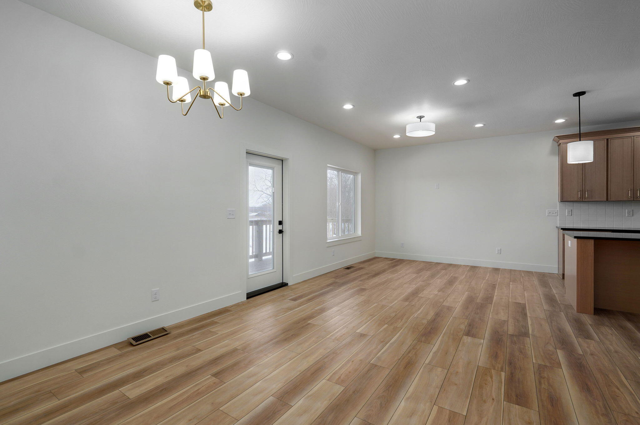 210 A W Clinton St Property Photo 11