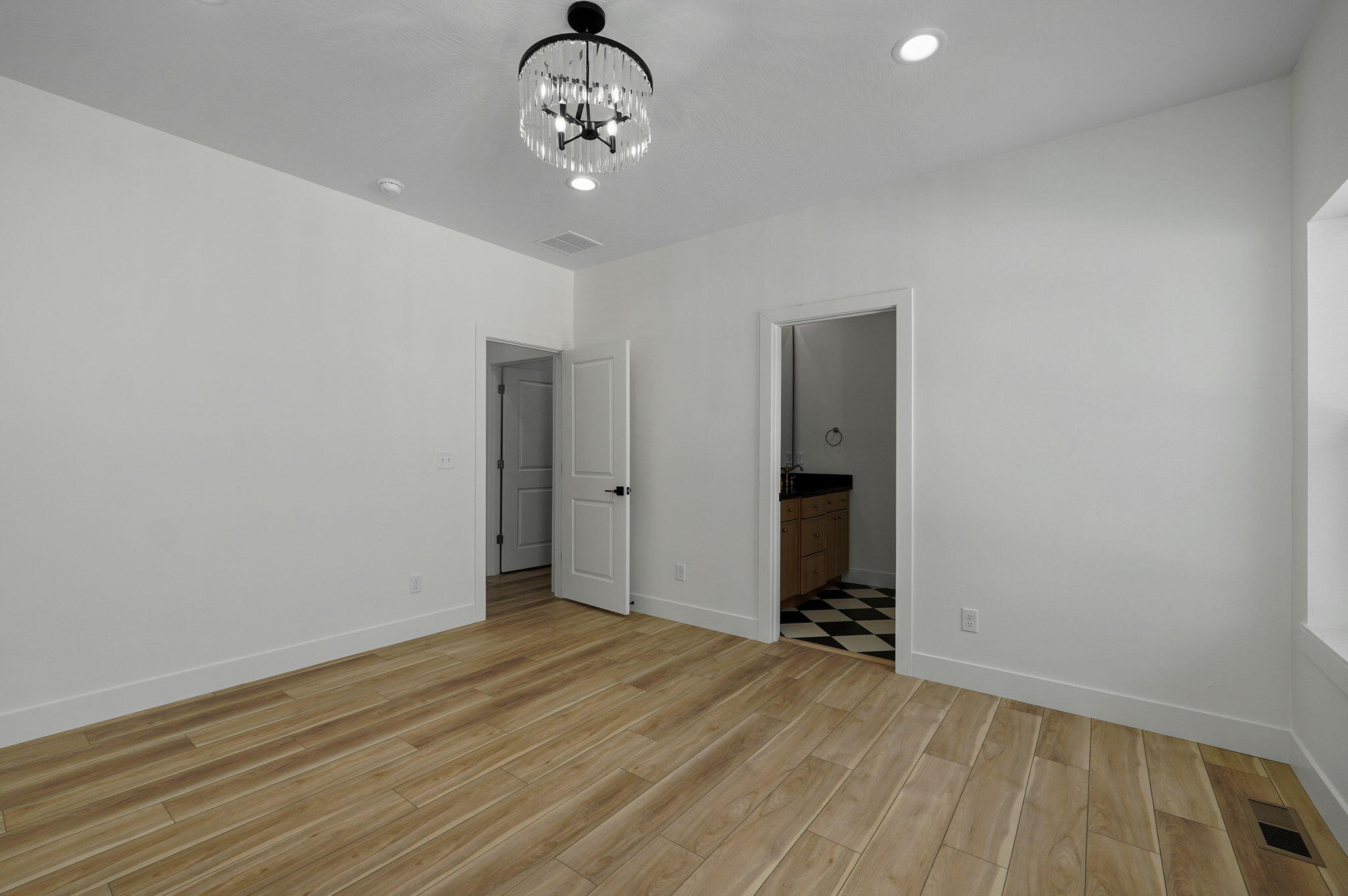 210 A W Clinton St Property Photo 14