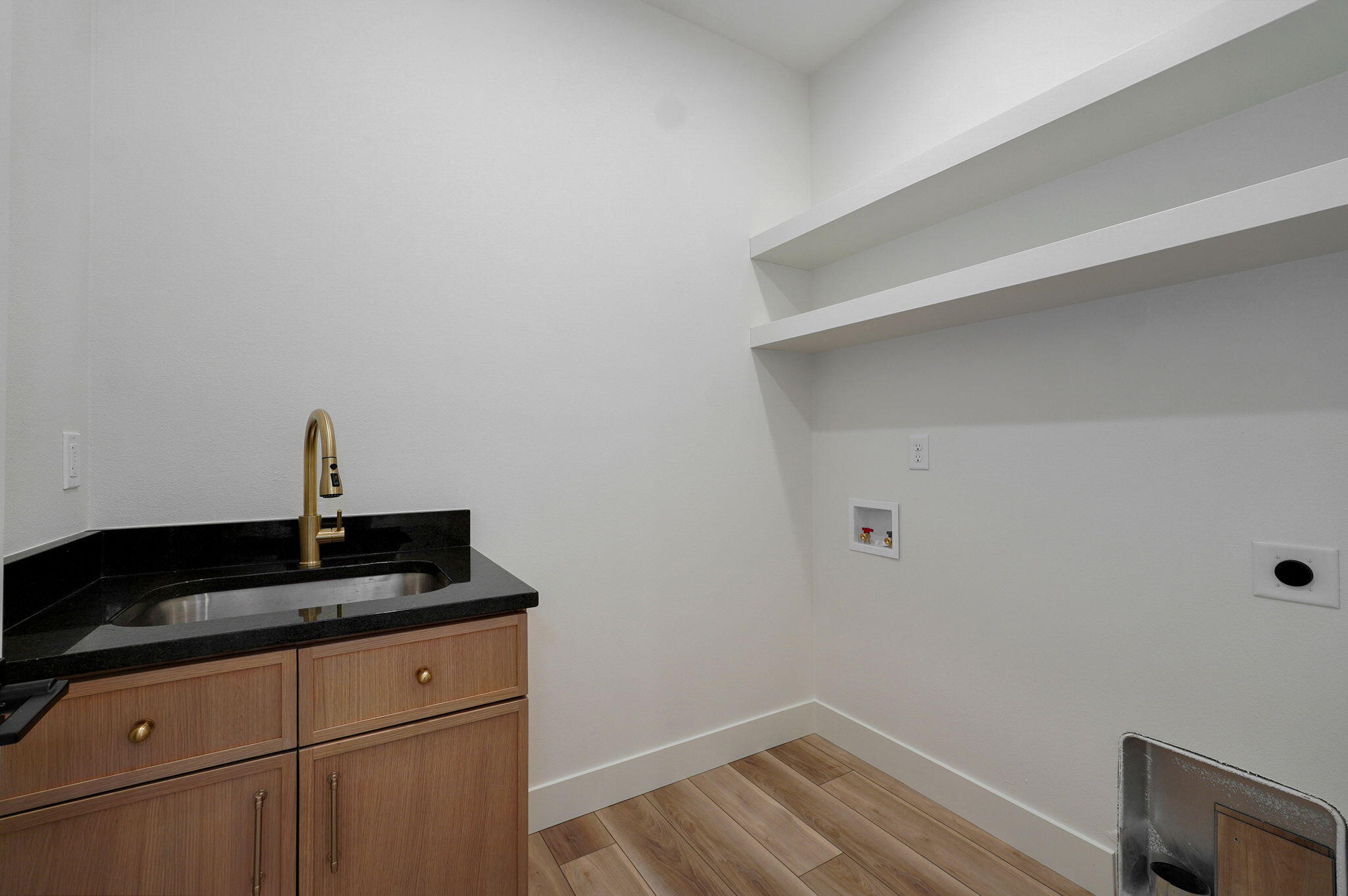 210 A W Clinton St Property Photo 18