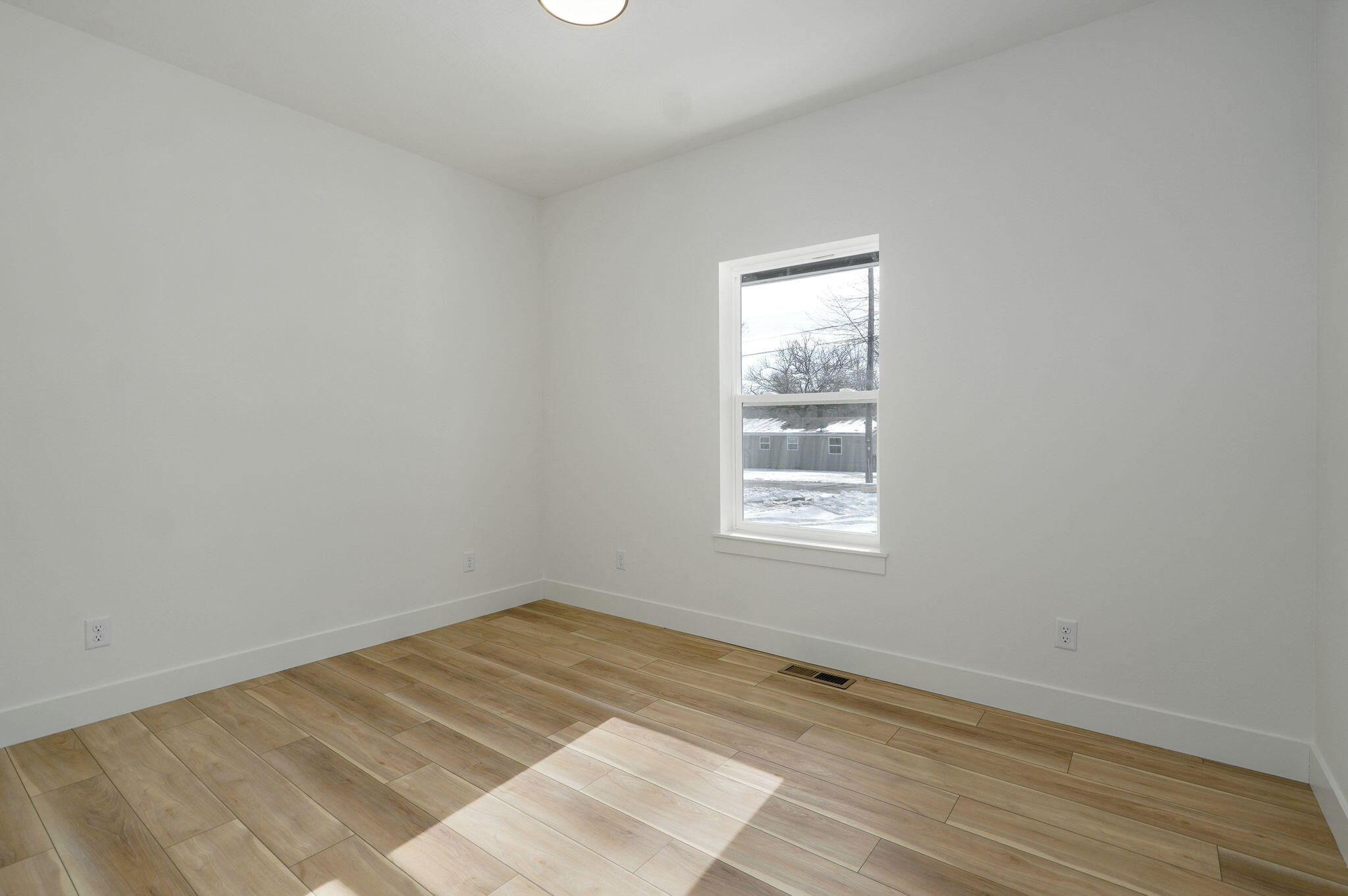 210 A W Clinton St Property Photo 21