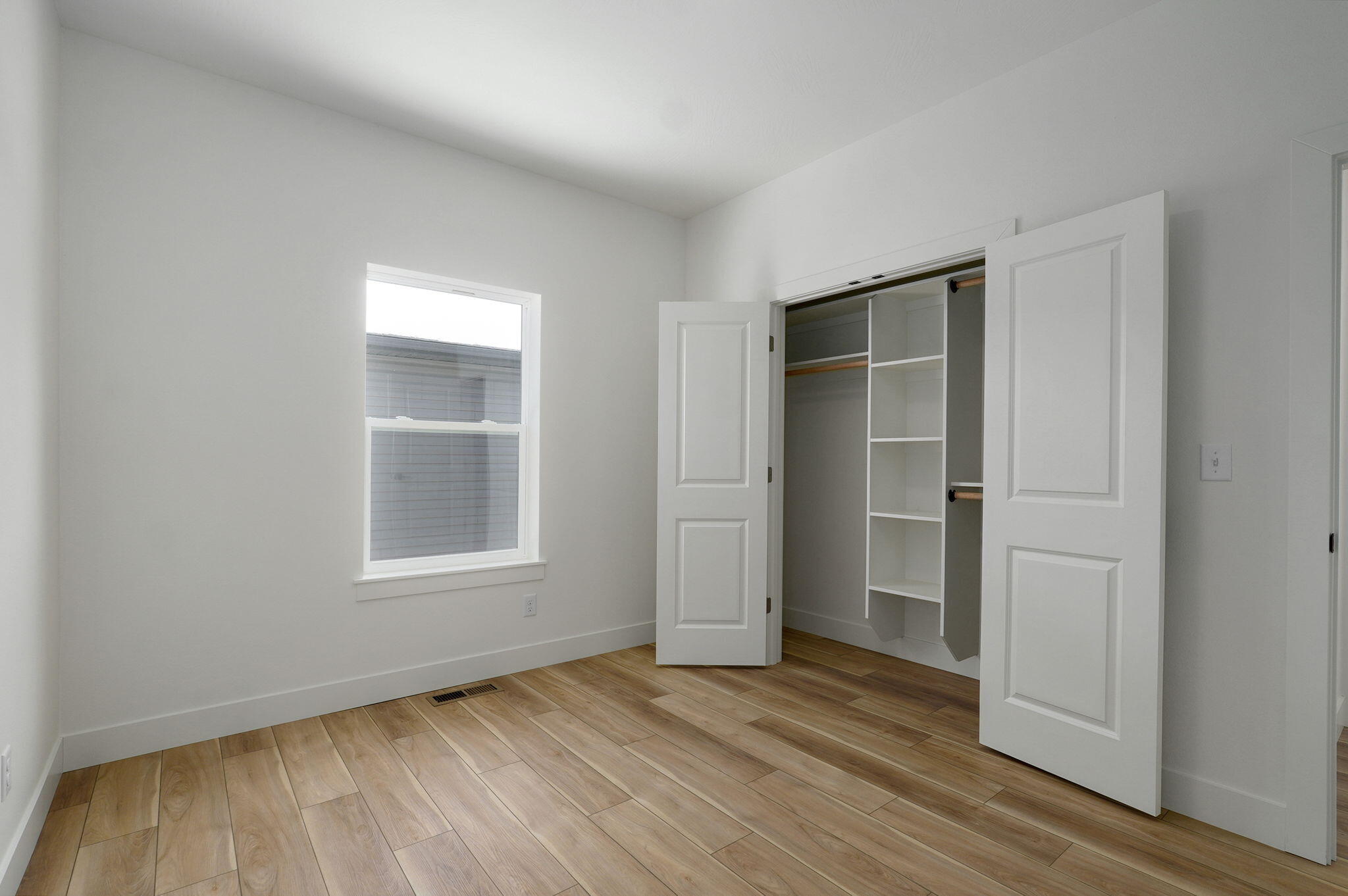 210 A W Clinton St Property Photo 22