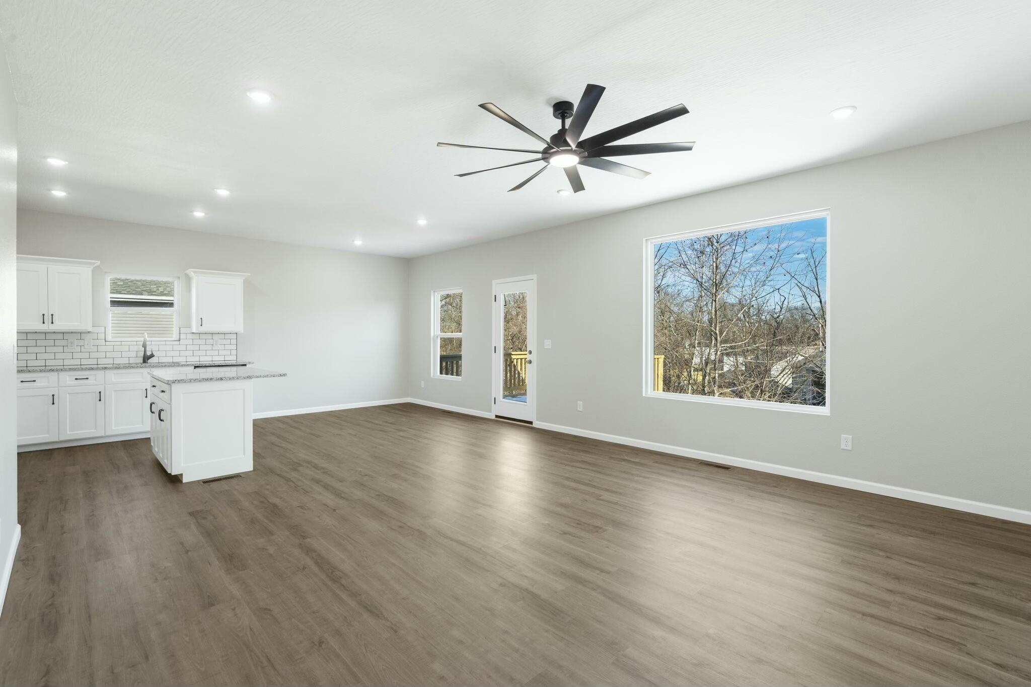 1600 West Brook Street Property Photo 5