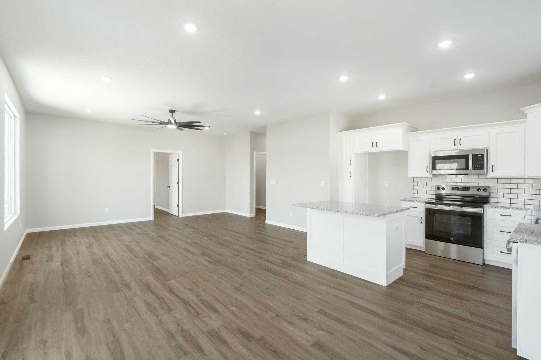 1600 West Brook Street Property Photo 7