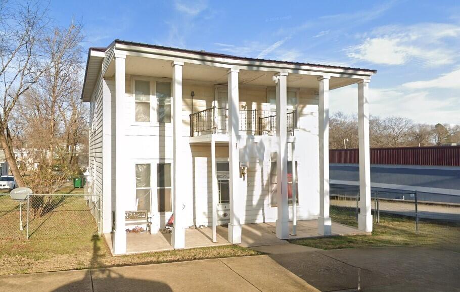 305 East Main Street Property Photo 1