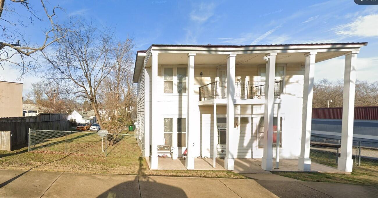 305 East Main Street Property Photo 4