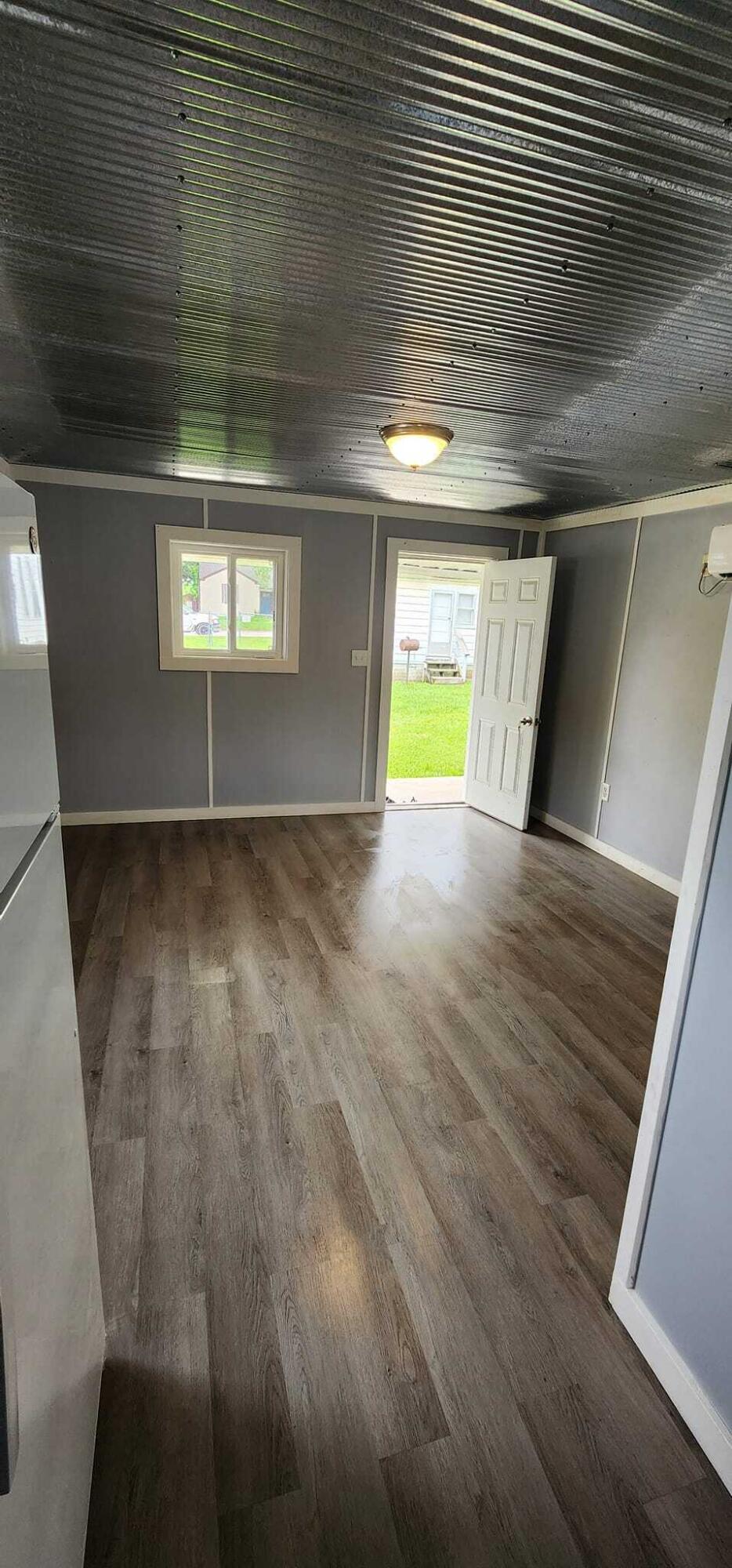 305 East Main Street Property Photo 9