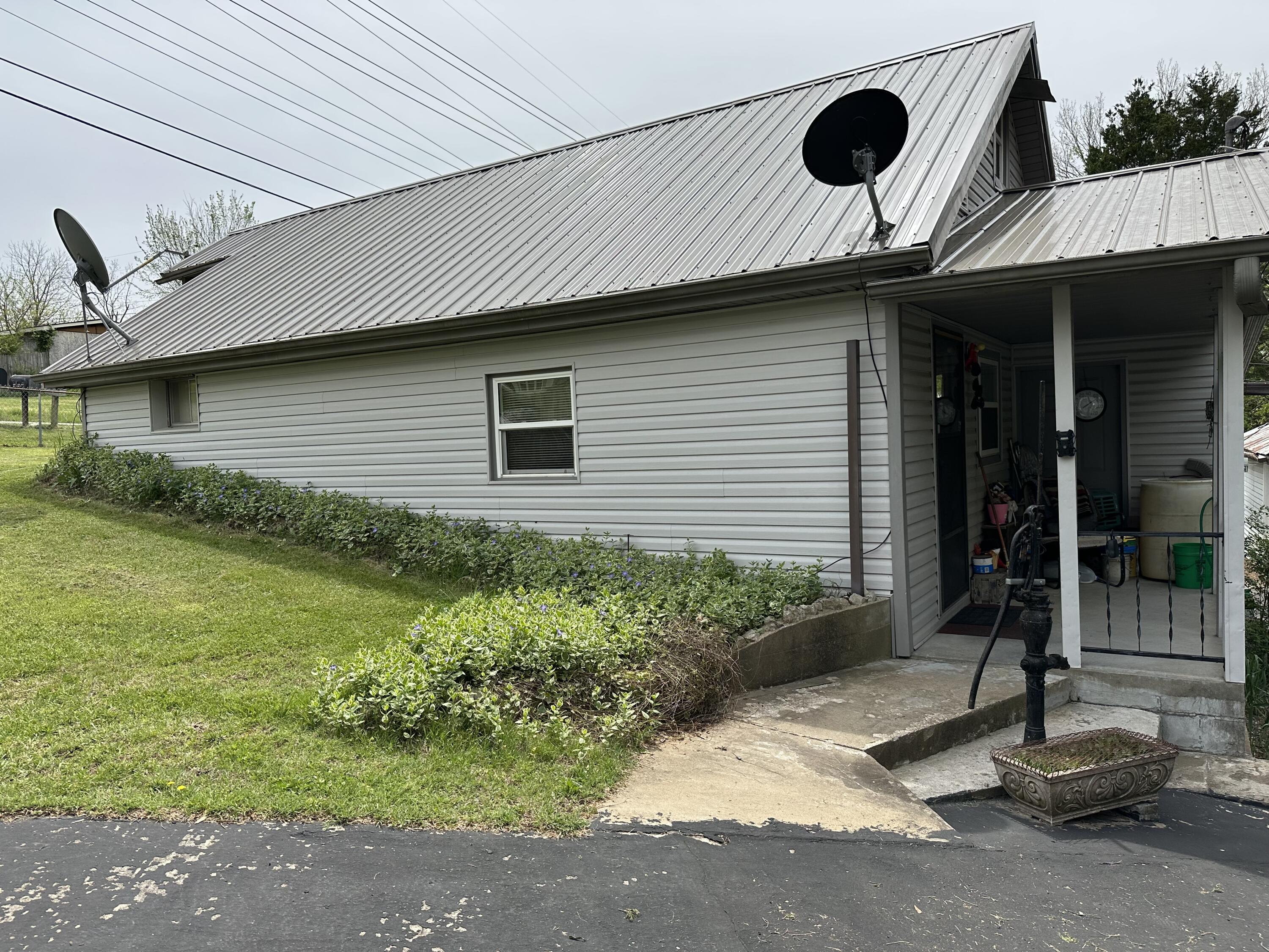 121 Lillian Road Property Photo 1