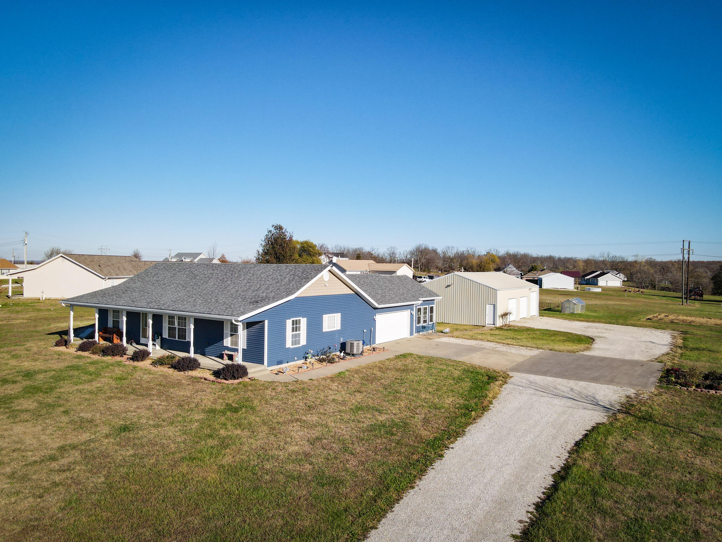 1633 East 512th Road Property Photo 1