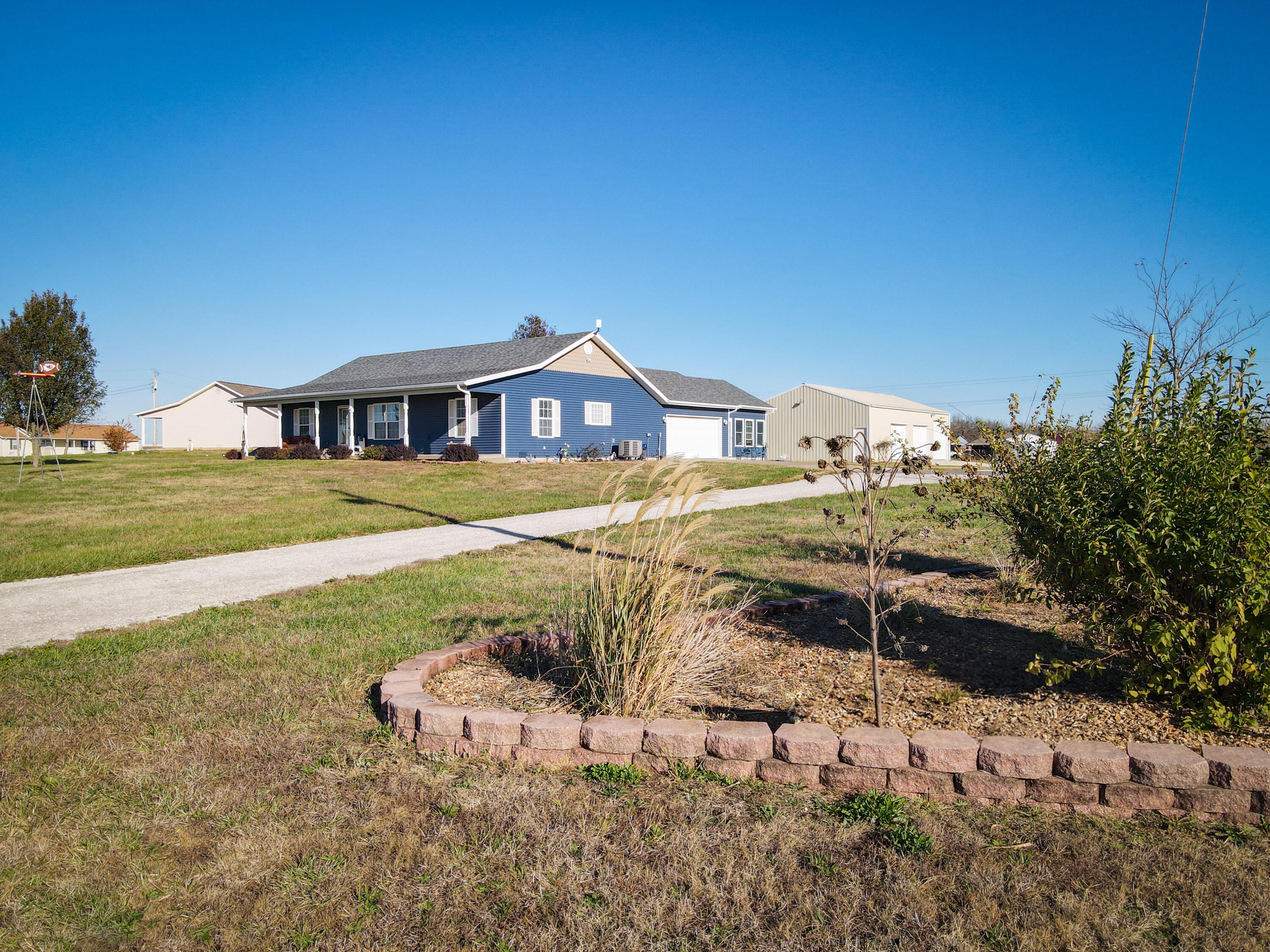 1633 East 512th Road Property Photo 4