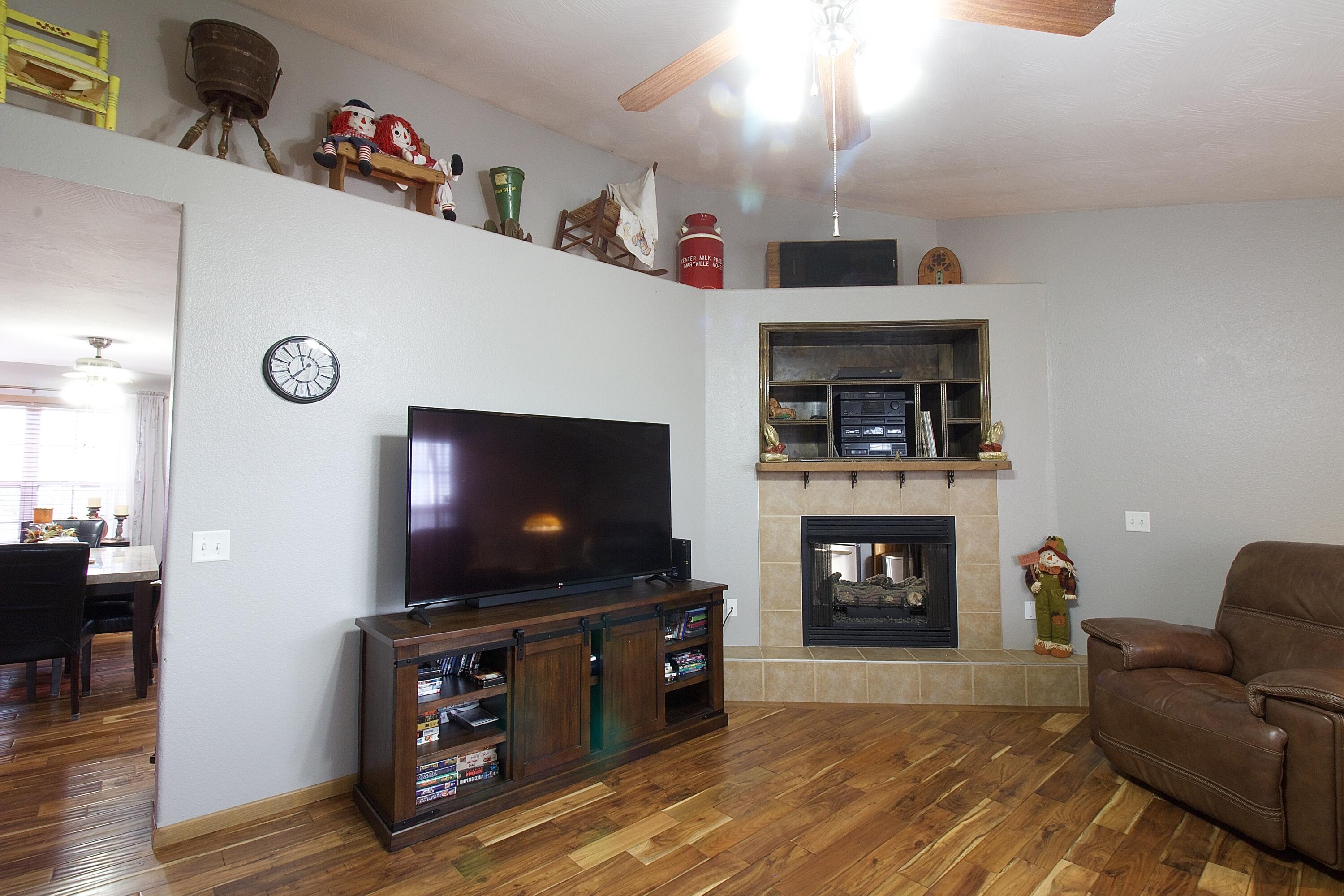 1633 East 512th Road Property Photo 8