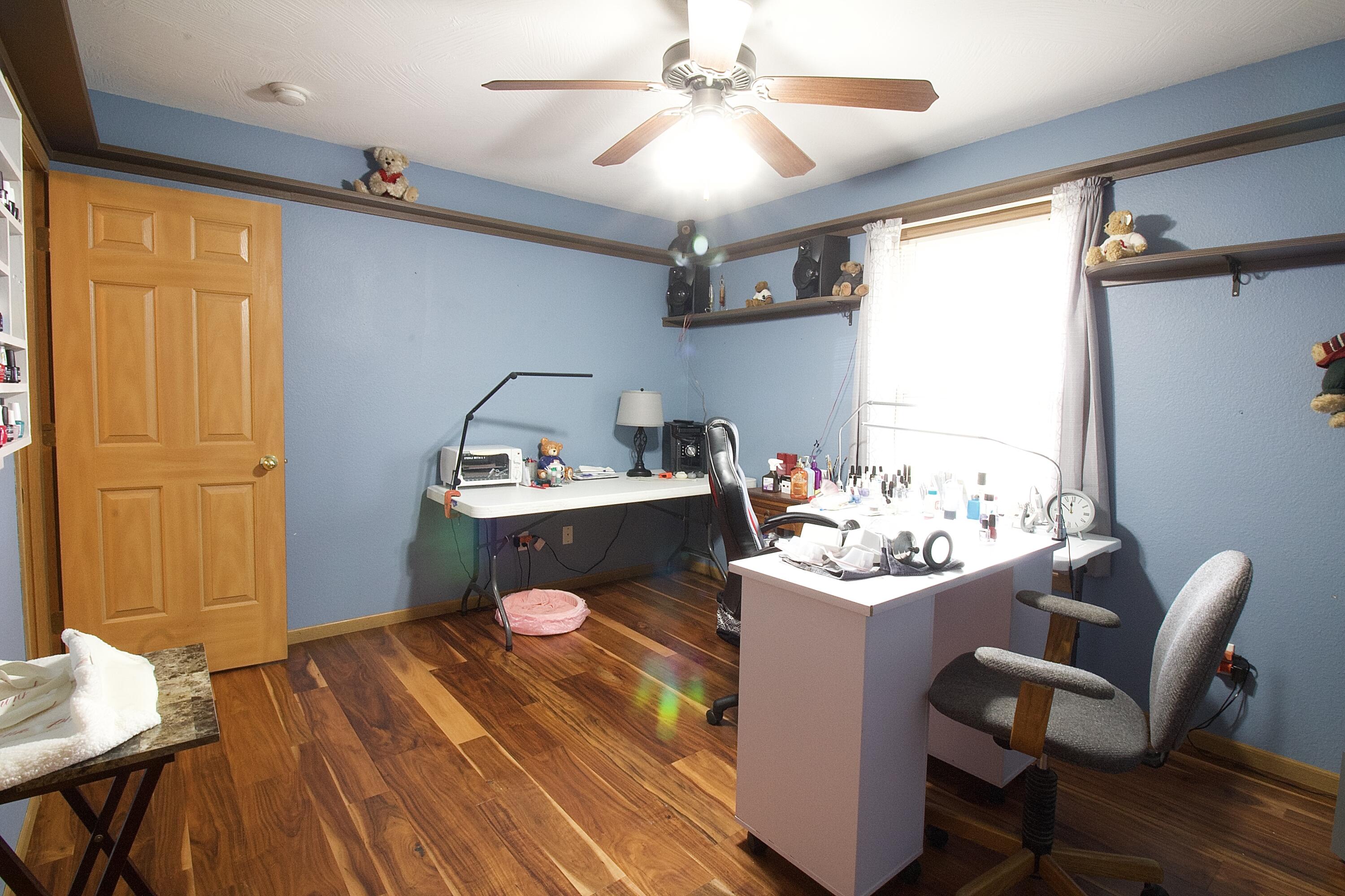 1633 East 512th Road Property Photo 33