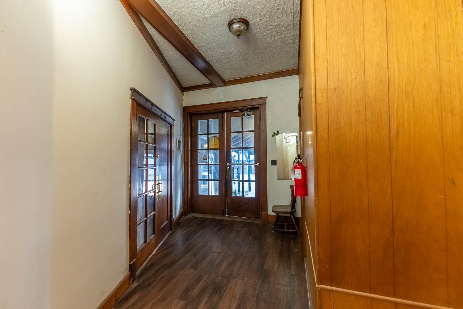 211 South Grand Avenue Property Photo 10