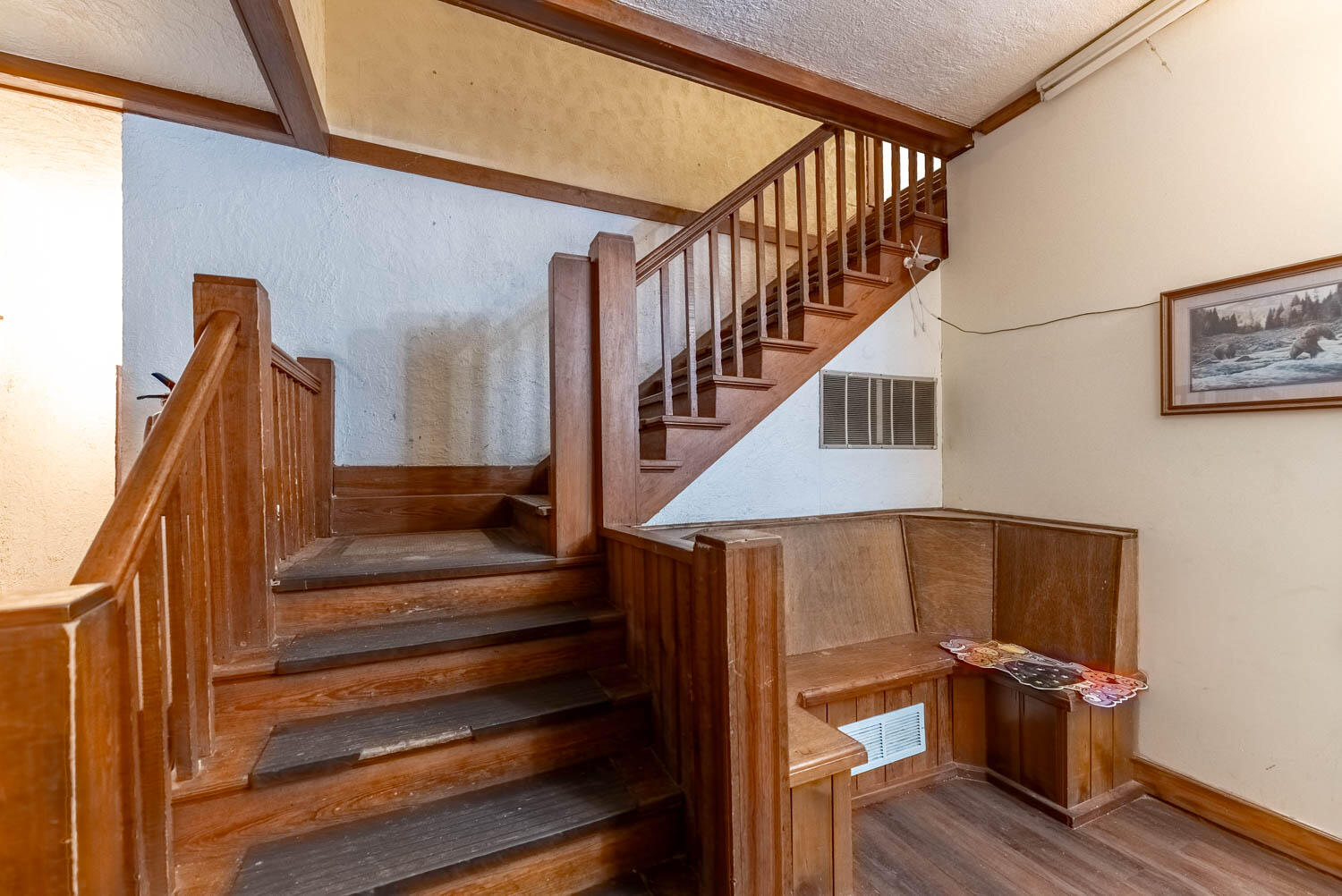 211 South Grand Avenue Property Photo 13