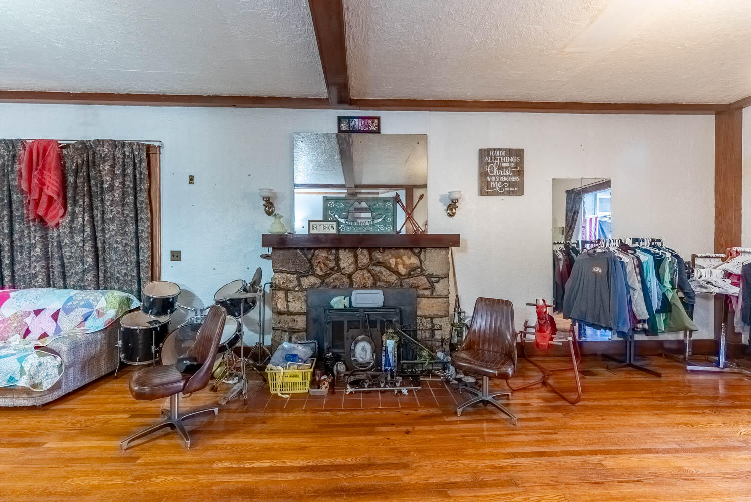 211 South Grand Avenue Property Photo 24