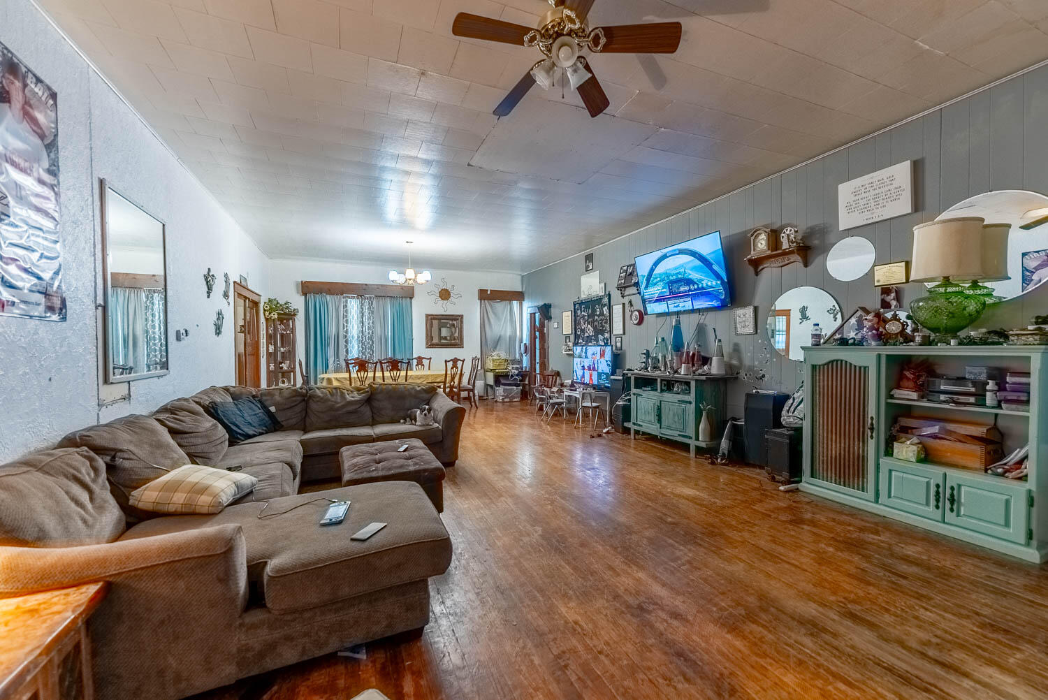 211 South Grand Avenue Property Photo 35