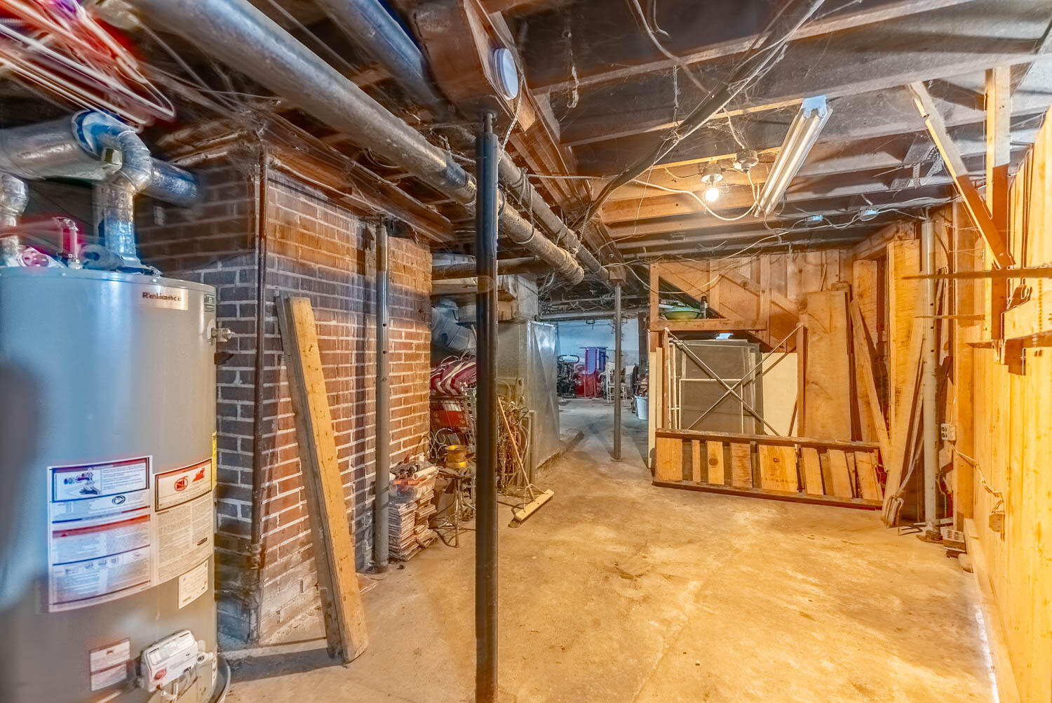 211 South Grand Avenue Property Photo 37