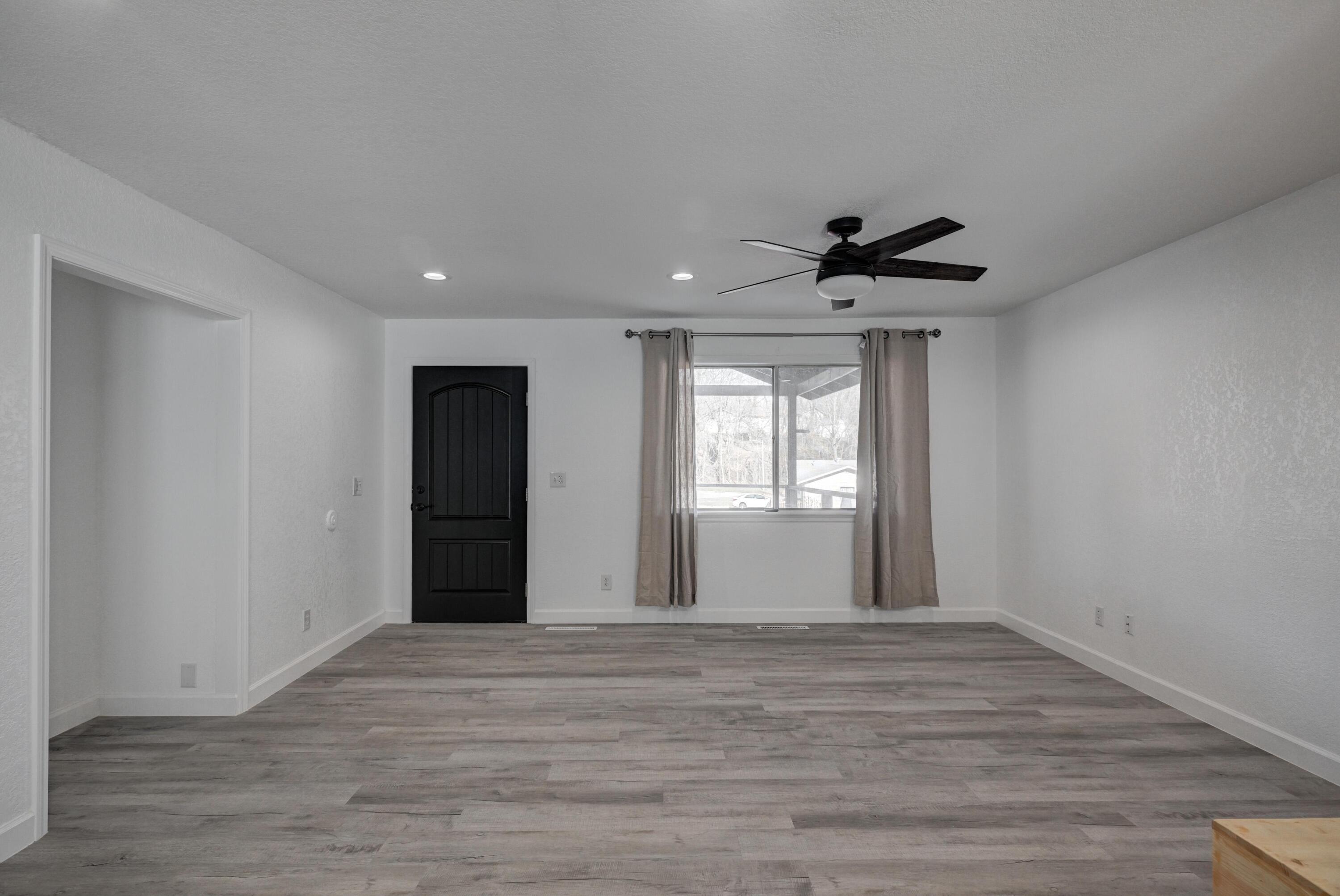1411 Knapp Court Property Photo 3