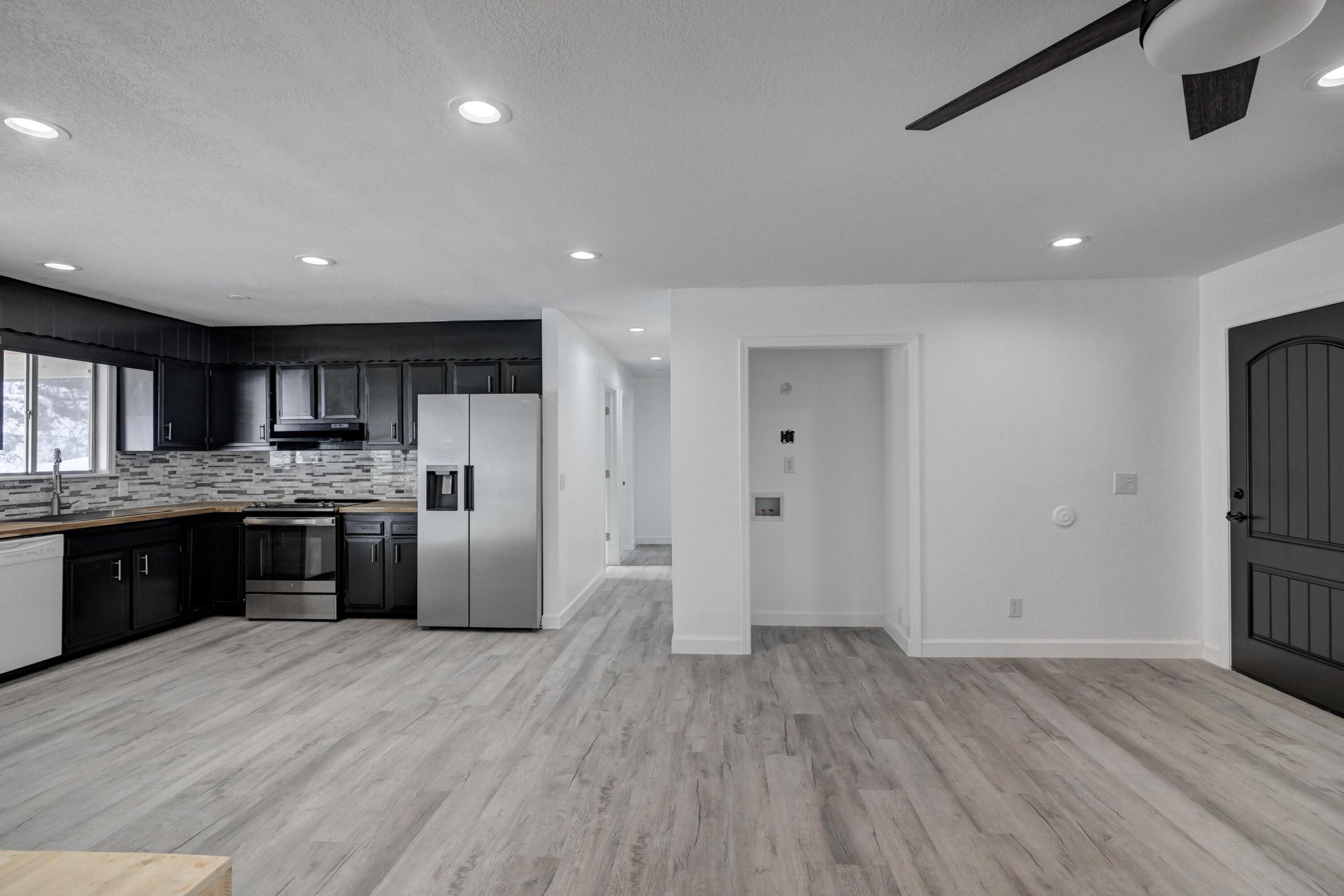 1411 Knapp Court Property Photo 4