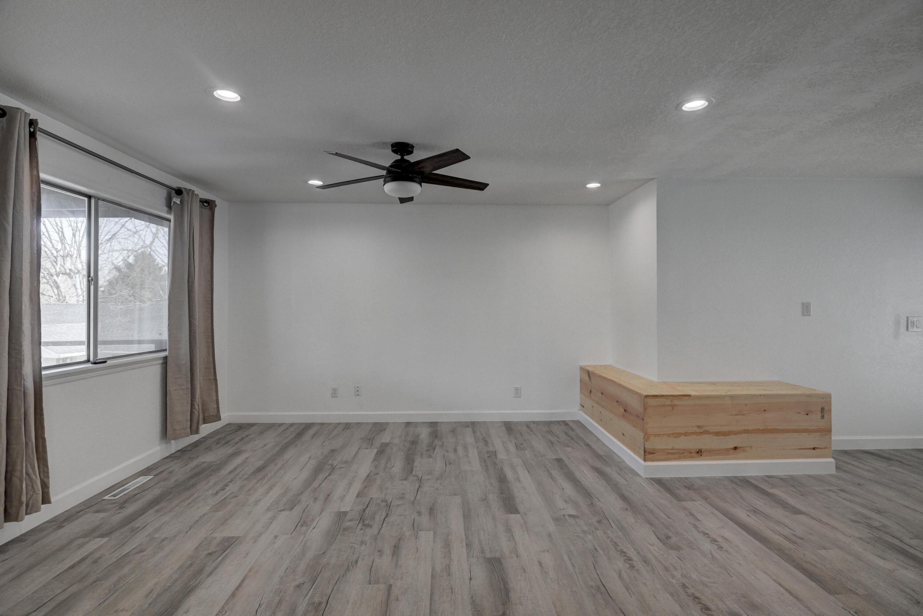 1411 Knapp Court Property Photo 6