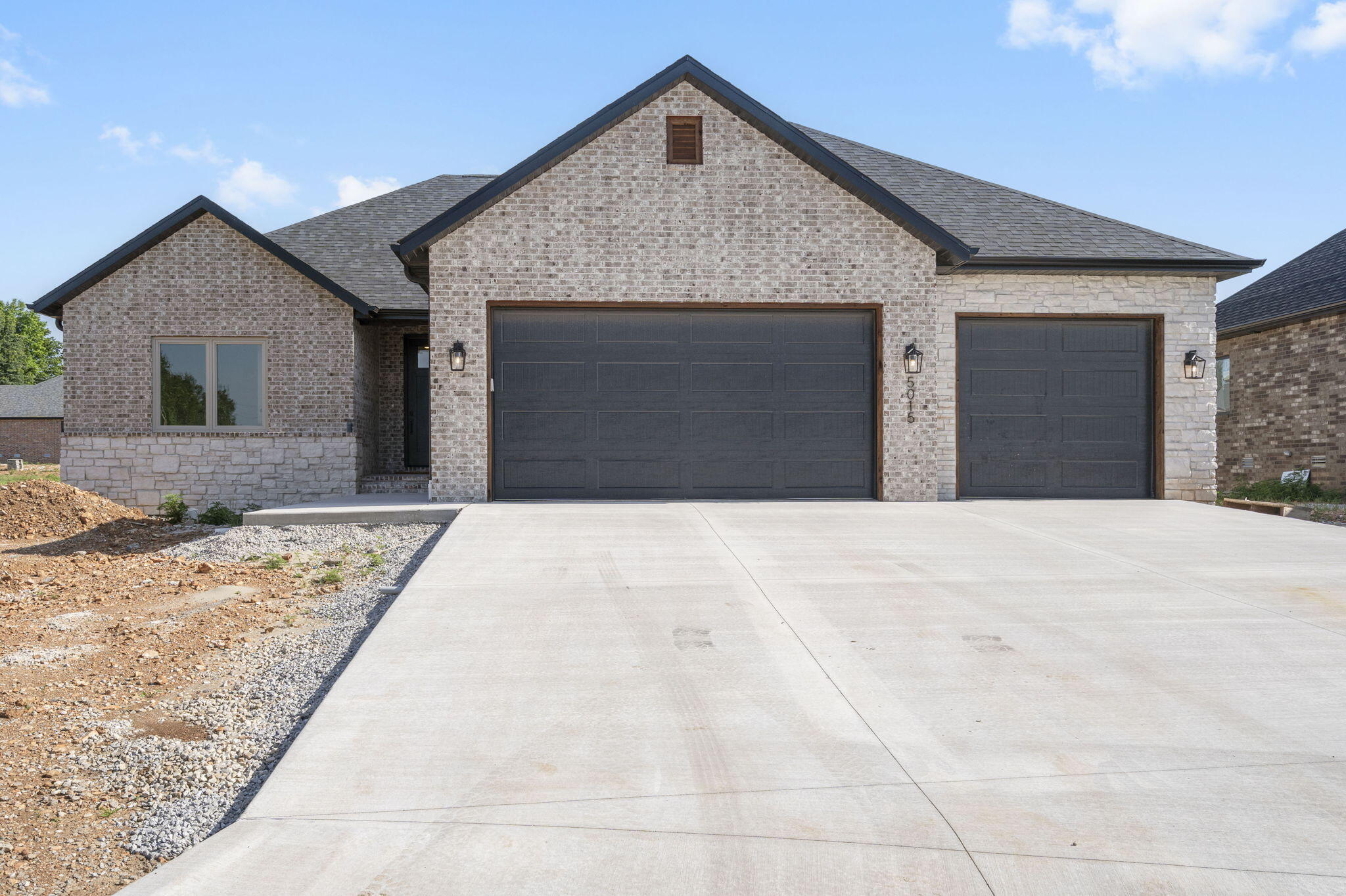 5015 Swale Property Photo 1