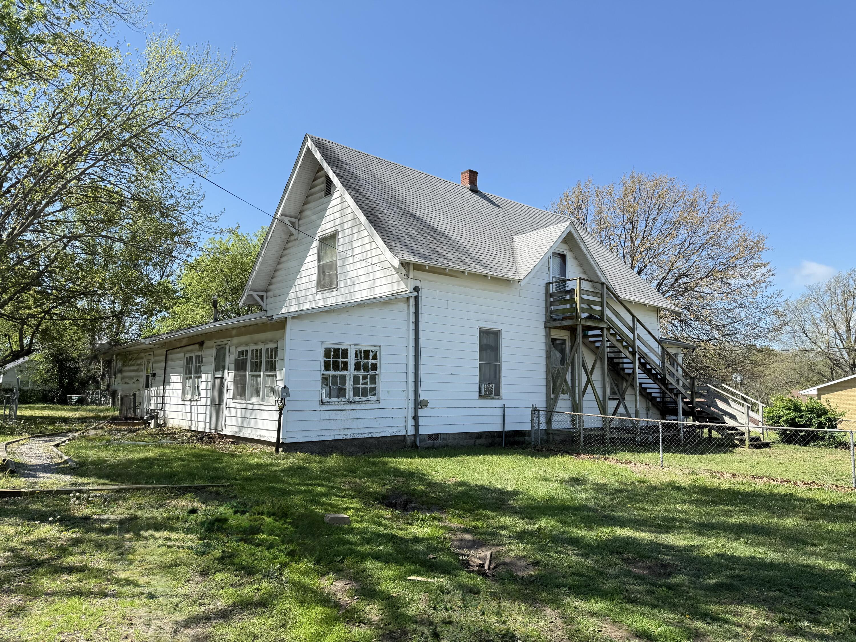 1109 N Central Ave Property Photo 2