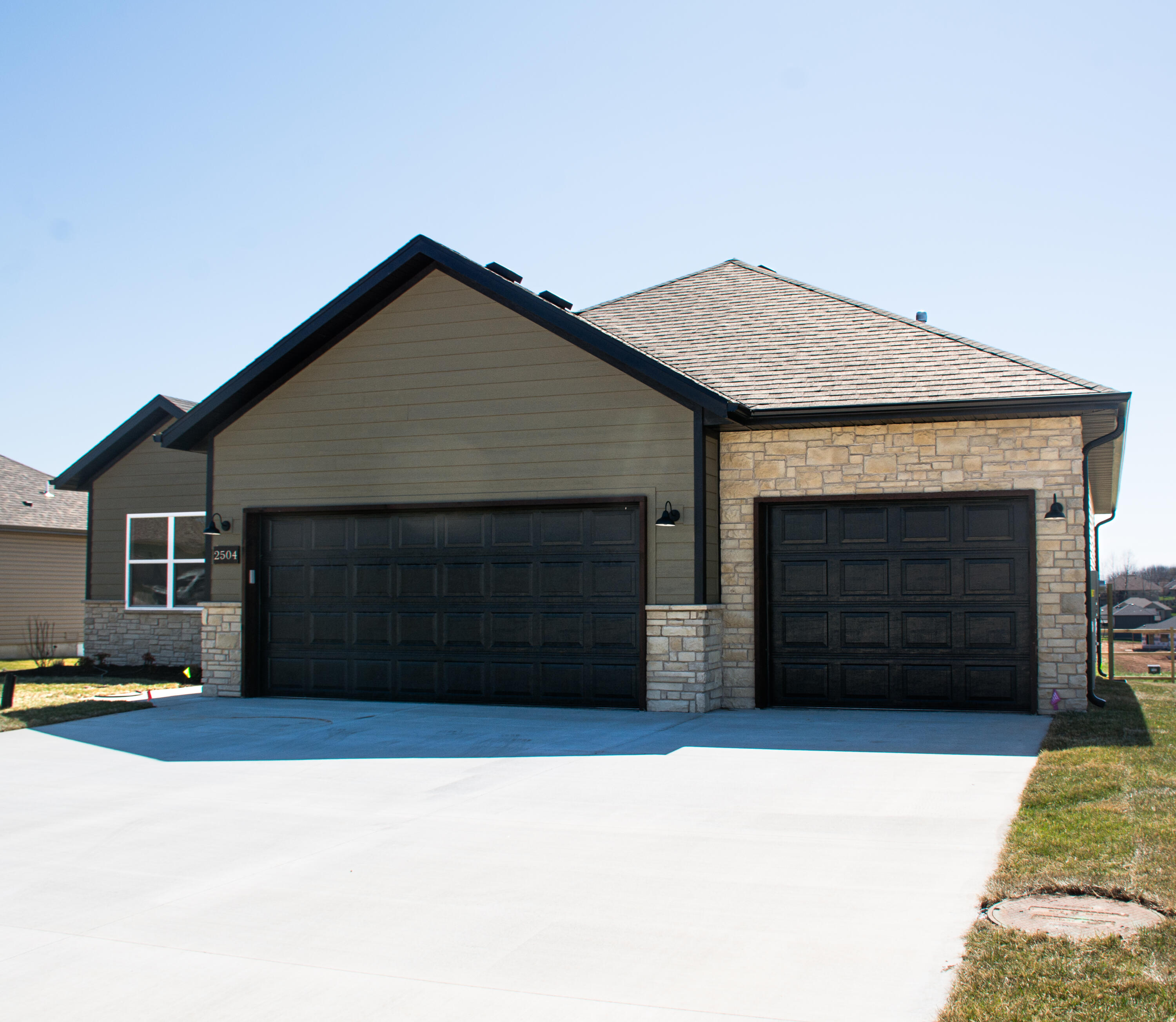 2504 West Goldfinch Drive Property Photo 2
