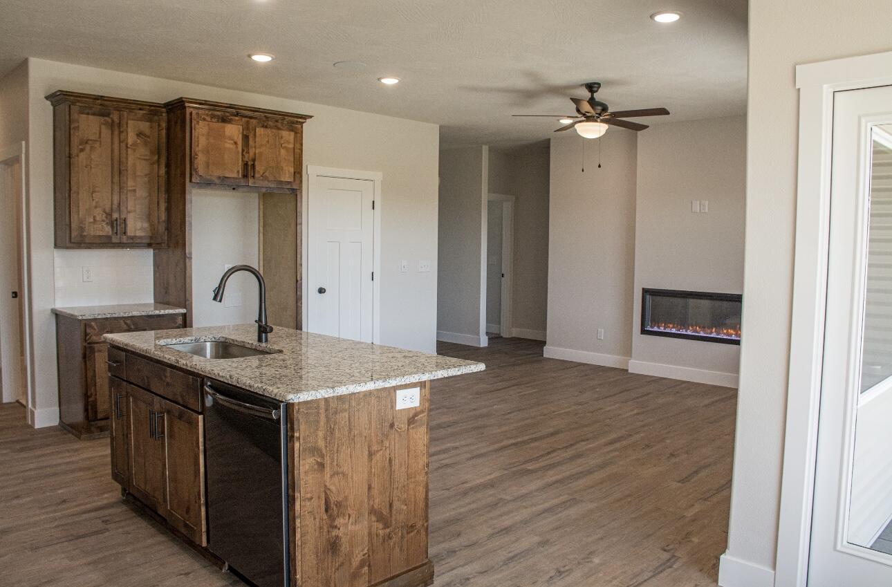 2504 West Goldfinch Drive Property Photo 13