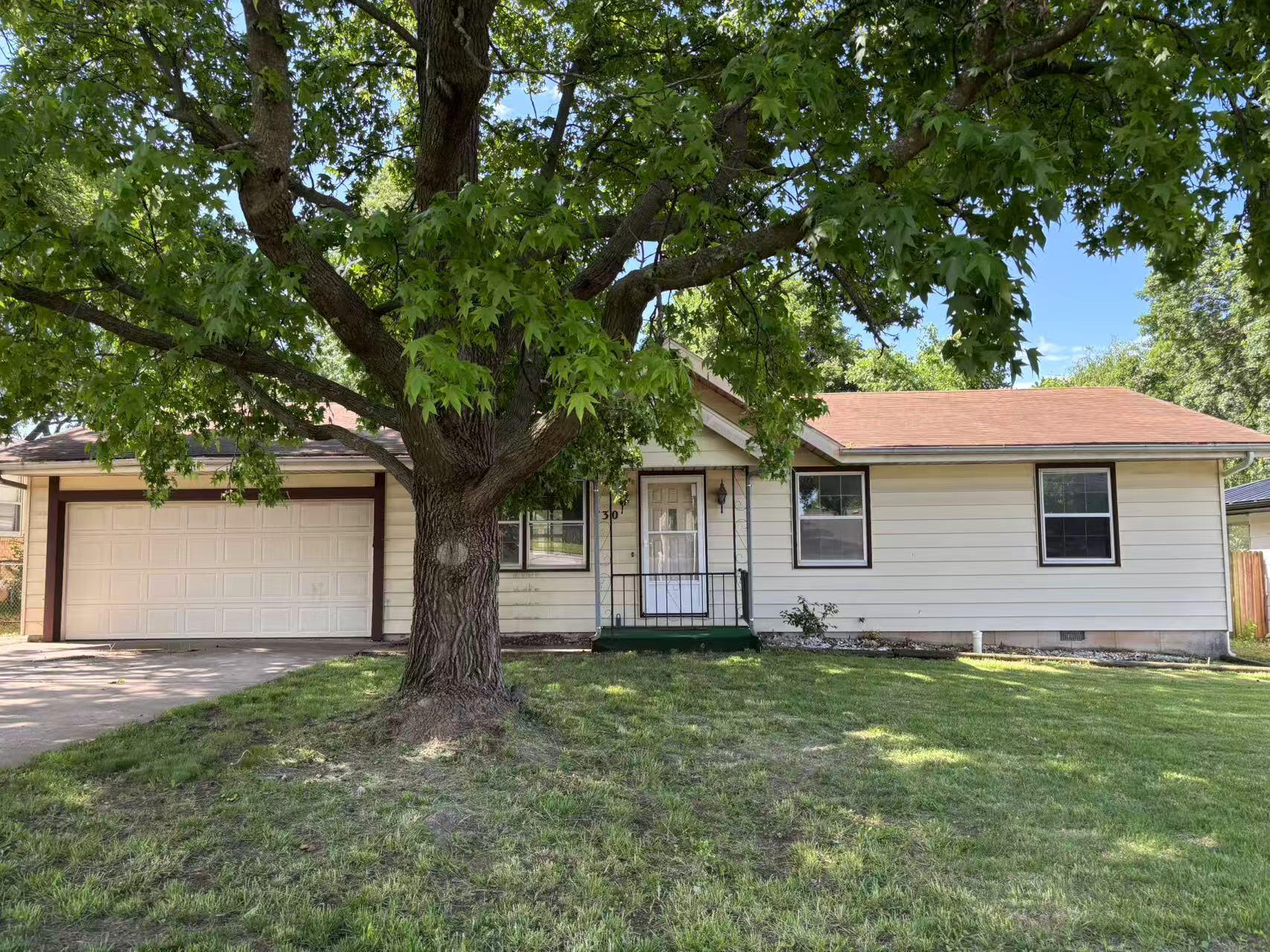 730 East Walnut Lawn Street Property Photo 1