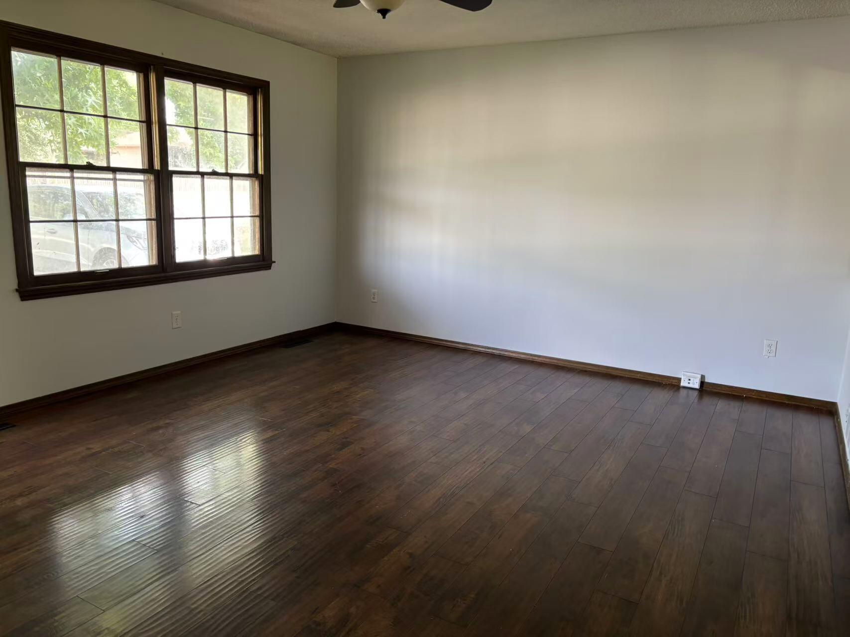 730 East Walnut Lawn Street Property Photo 4