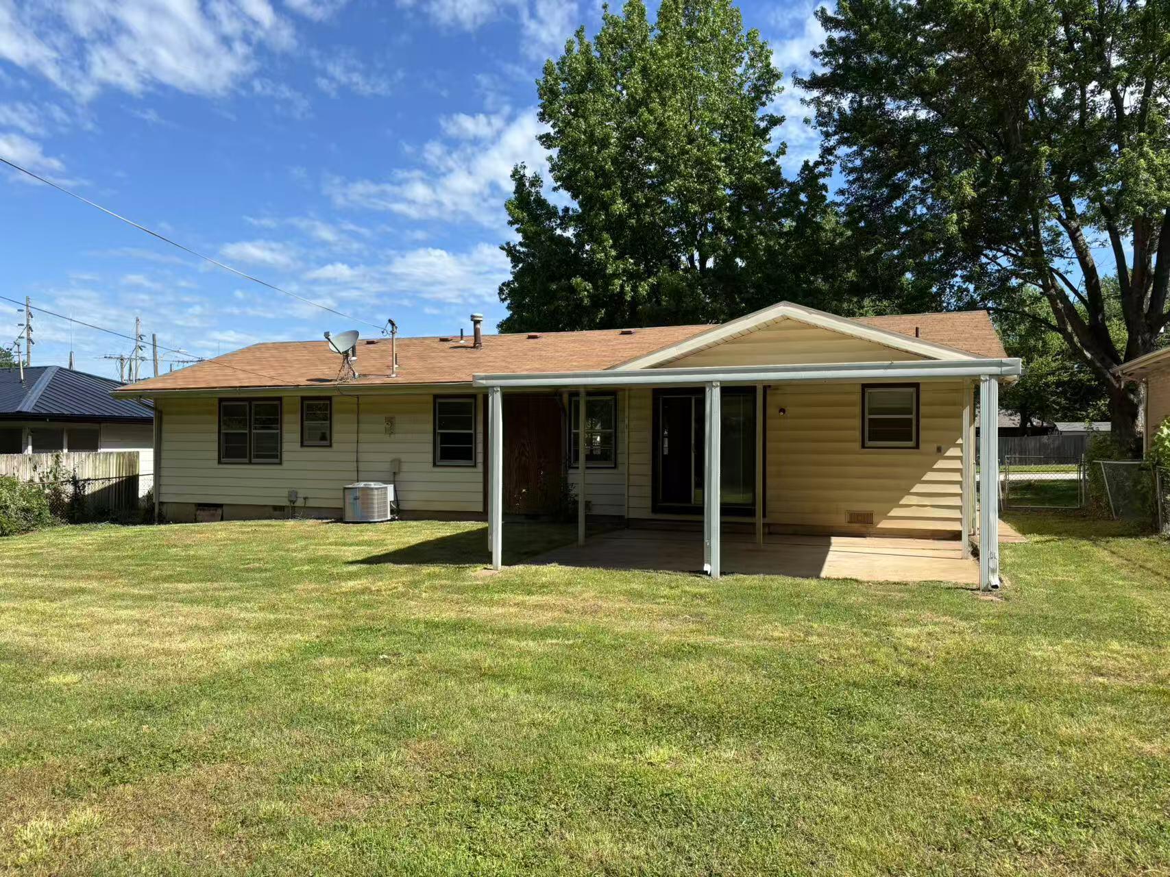 730 East Walnut Lawn Street Property Photo 21