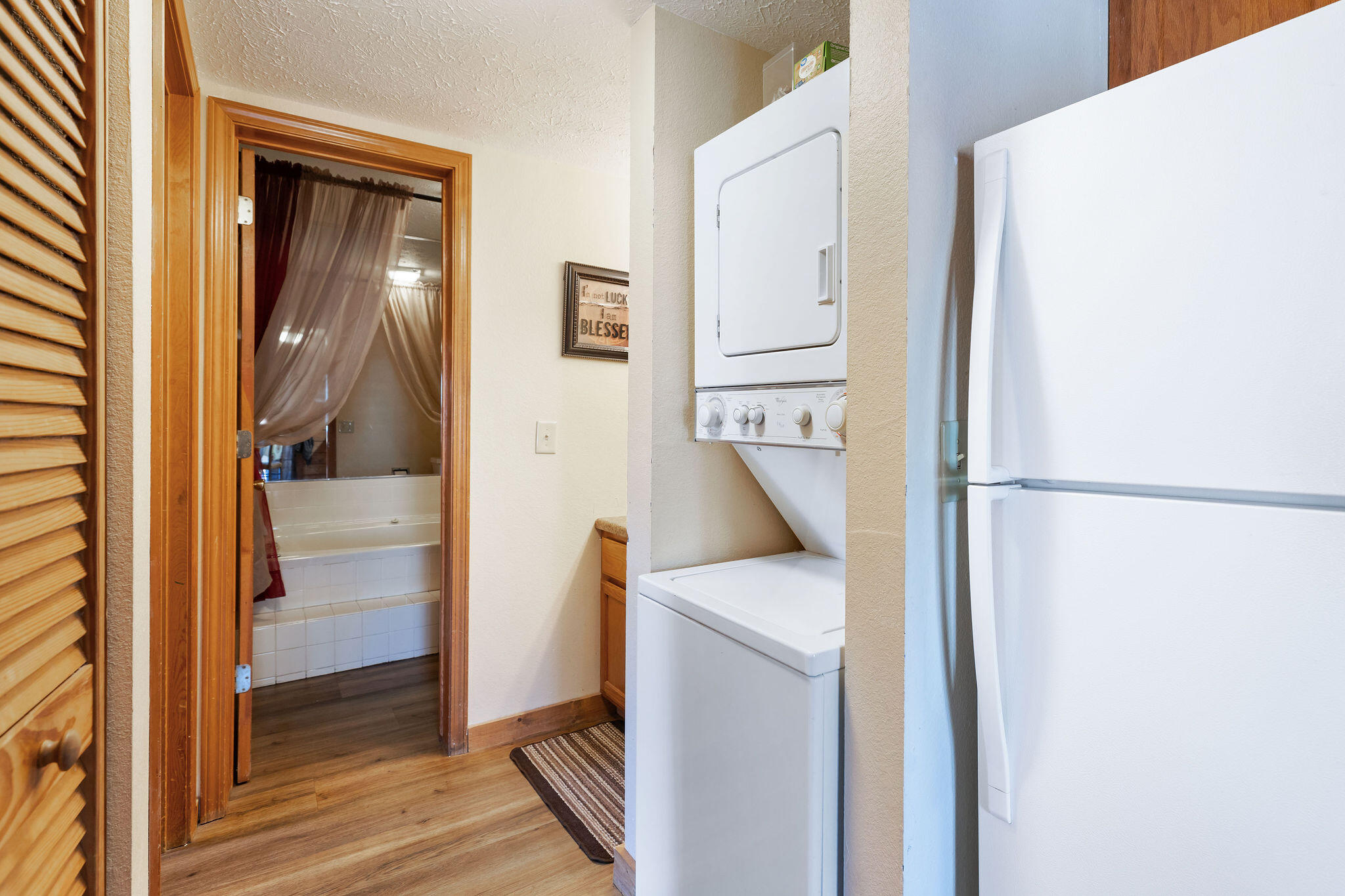 4 Cabin Court Property Photo 6